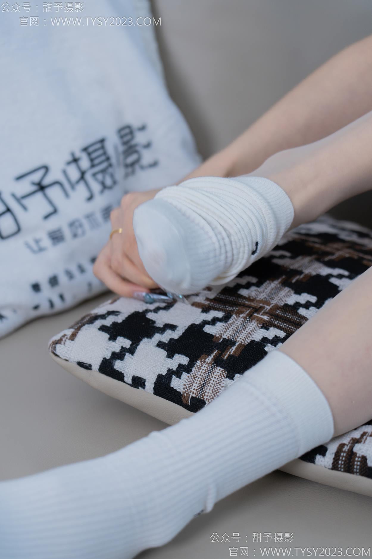 图片[80]-甜予摄影 NO.152 咻咻-板鞋、白棉袜、薄肉丝[130P] – 速更版-美库