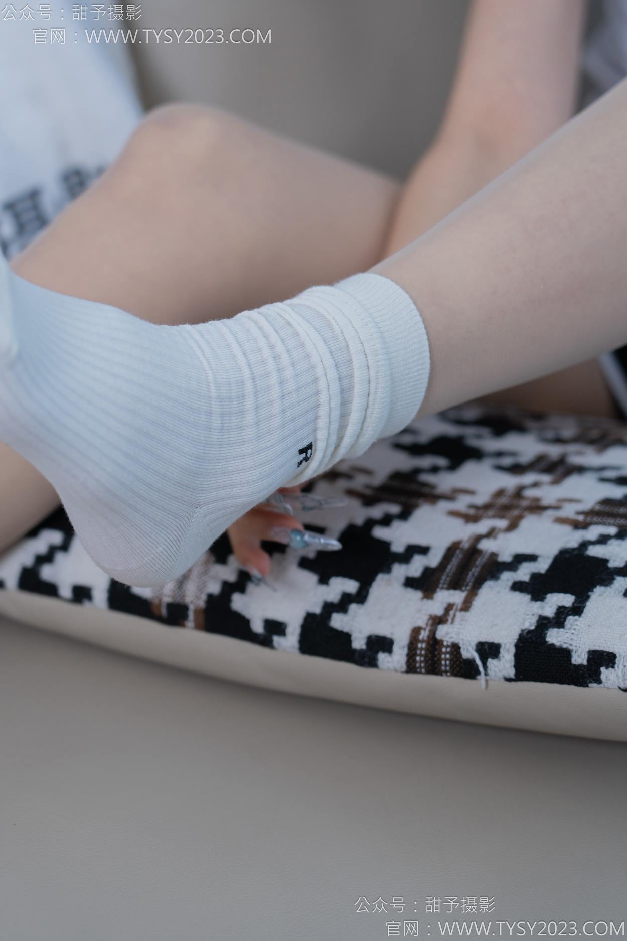 图片[83]-甜予摄影 NO.152 咻咻-板鞋、白棉袜、薄肉丝[130P] – 速更版-美库