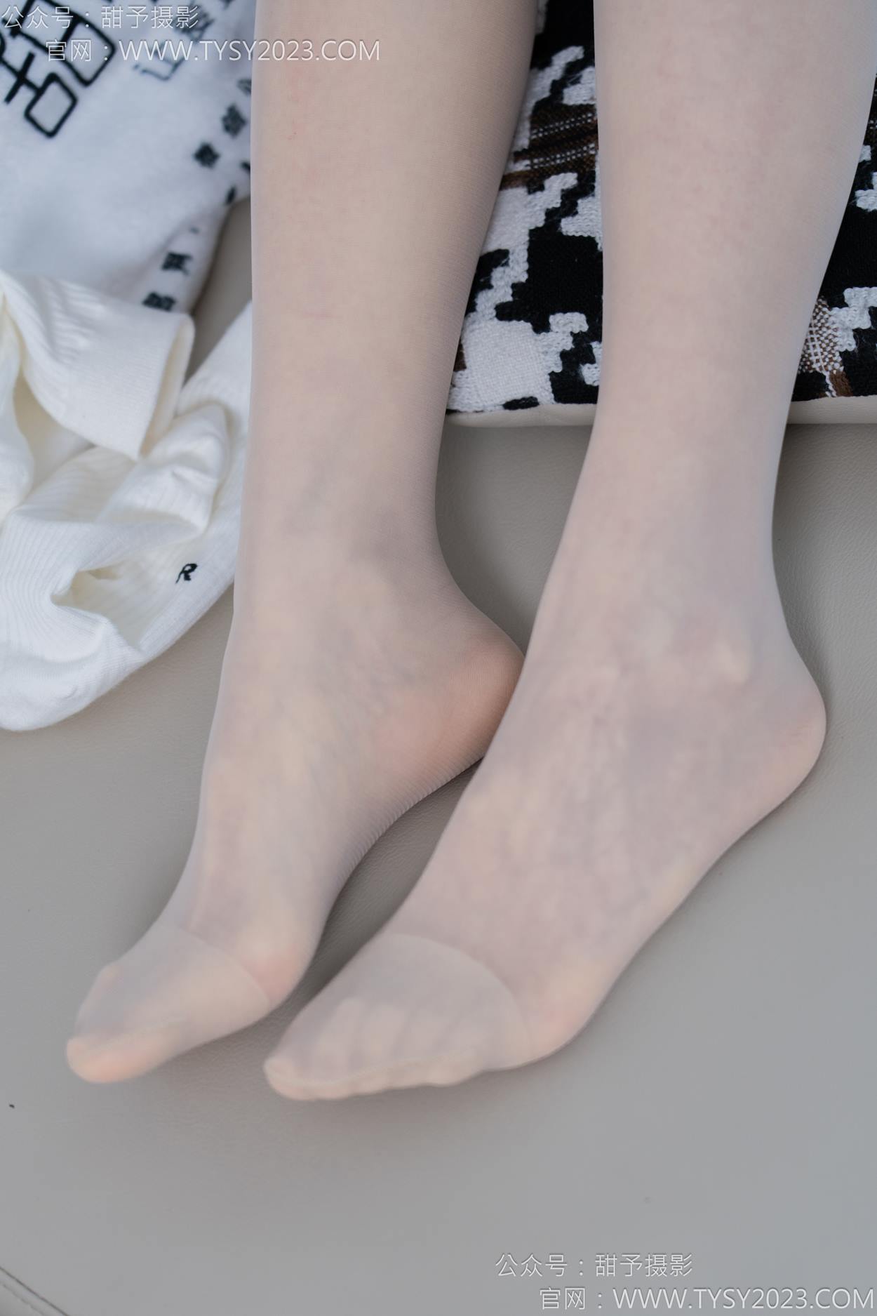 图片[120]-甜予摄影 NO.152 咻咻-板鞋、白棉袜、薄肉丝[130P] – 速更版-美库
