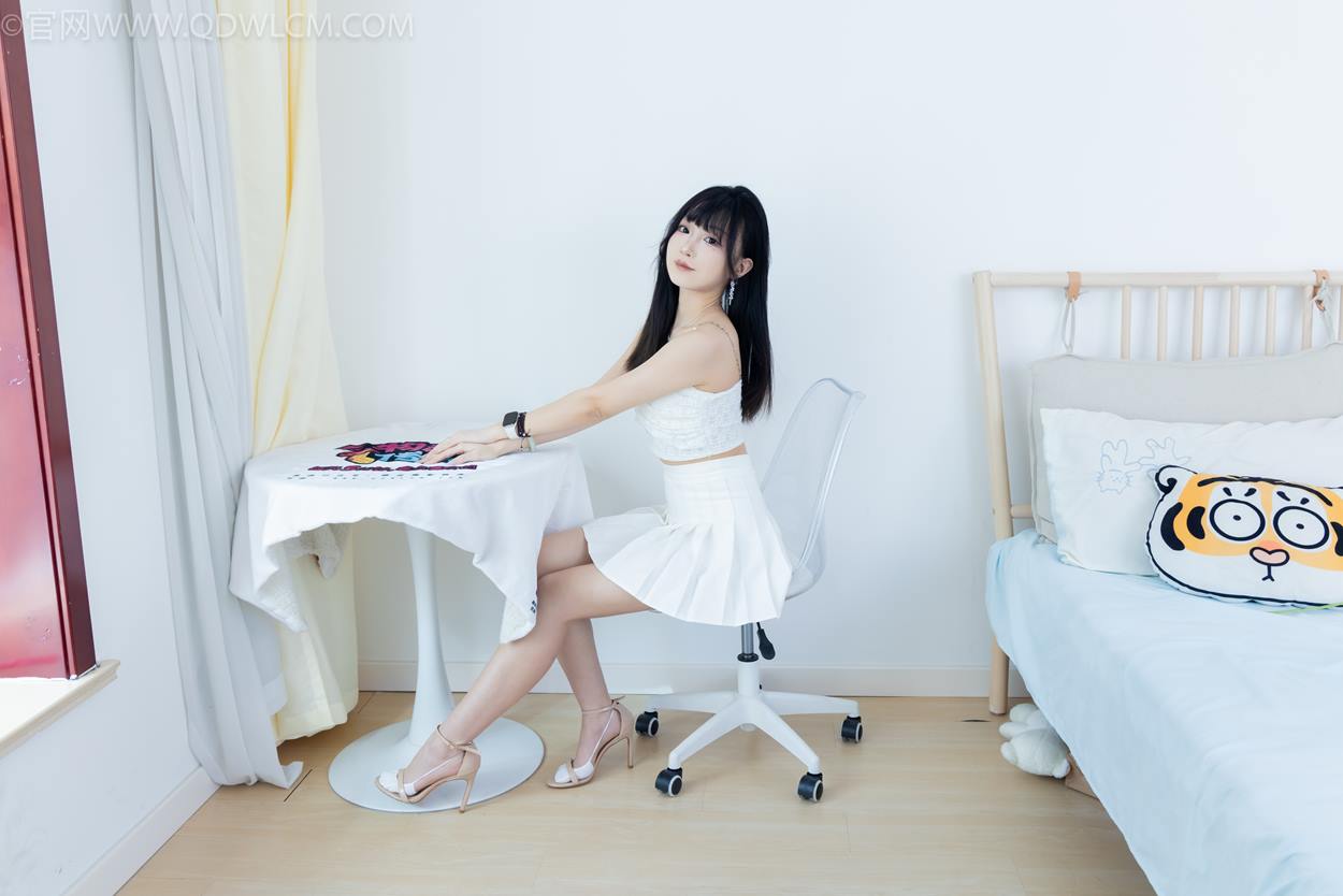 图片[11]-物恋传媒 NO.2325 嘟嘟-透明高跟鞋、高跟凉鞋、白船袜、裸足[156P] – 速更版-美库