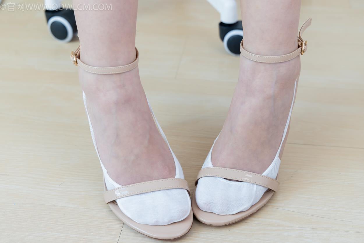 图片[20]-物恋传媒 NO.2325 嘟嘟-透明高跟鞋、高跟凉鞋、白船袜、裸足[156P] – 速更版-美库