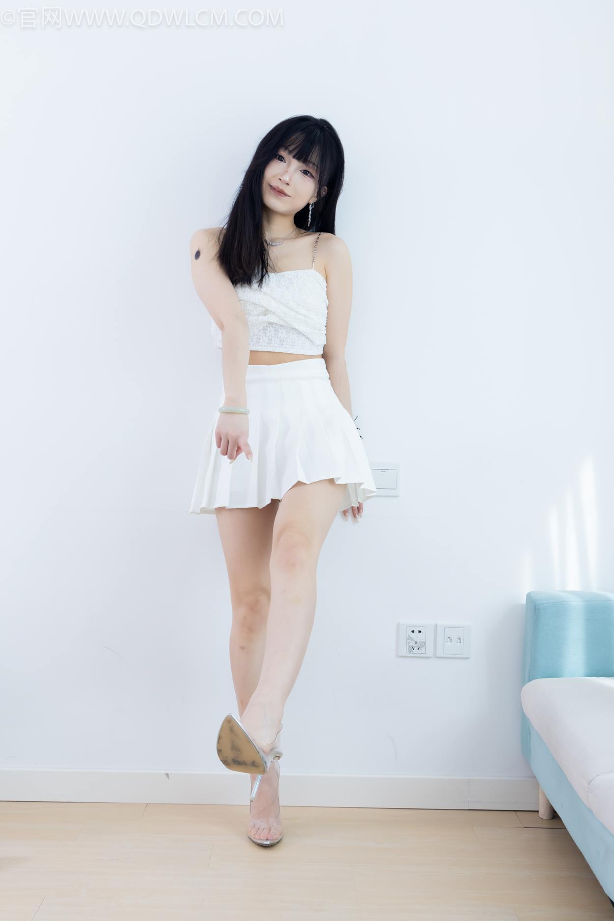 图片[71]-物恋传媒 NO.2325 嘟嘟-透明高跟鞋、高跟凉鞋、白船袜、裸足[156P] – 速更版-美库