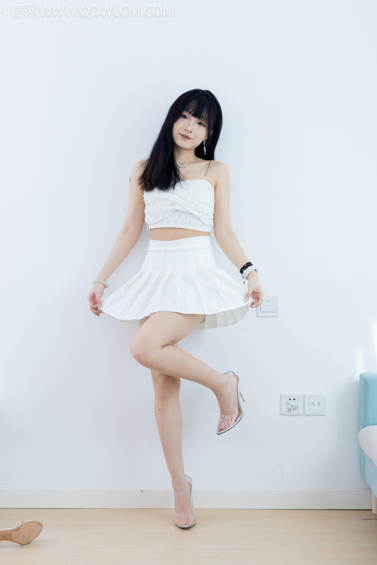 图片[74]-物恋传媒 NO.2325 嘟嘟-透明高跟鞋、高跟凉鞋、白船袜、裸足[156P] – 速更版-美库