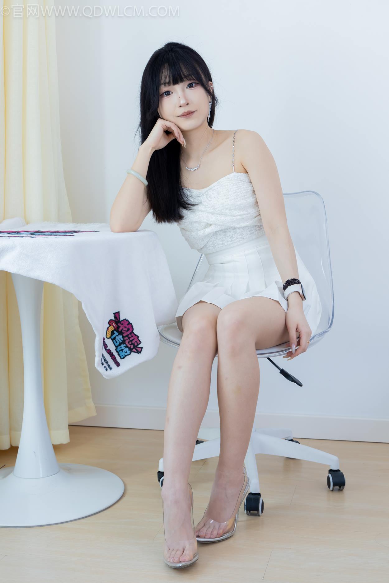 图片[82]-物恋传媒 NO.2325 嘟嘟-透明高跟鞋、高跟凉鞋、白船袜、裸足[156P] – 速更版-美库