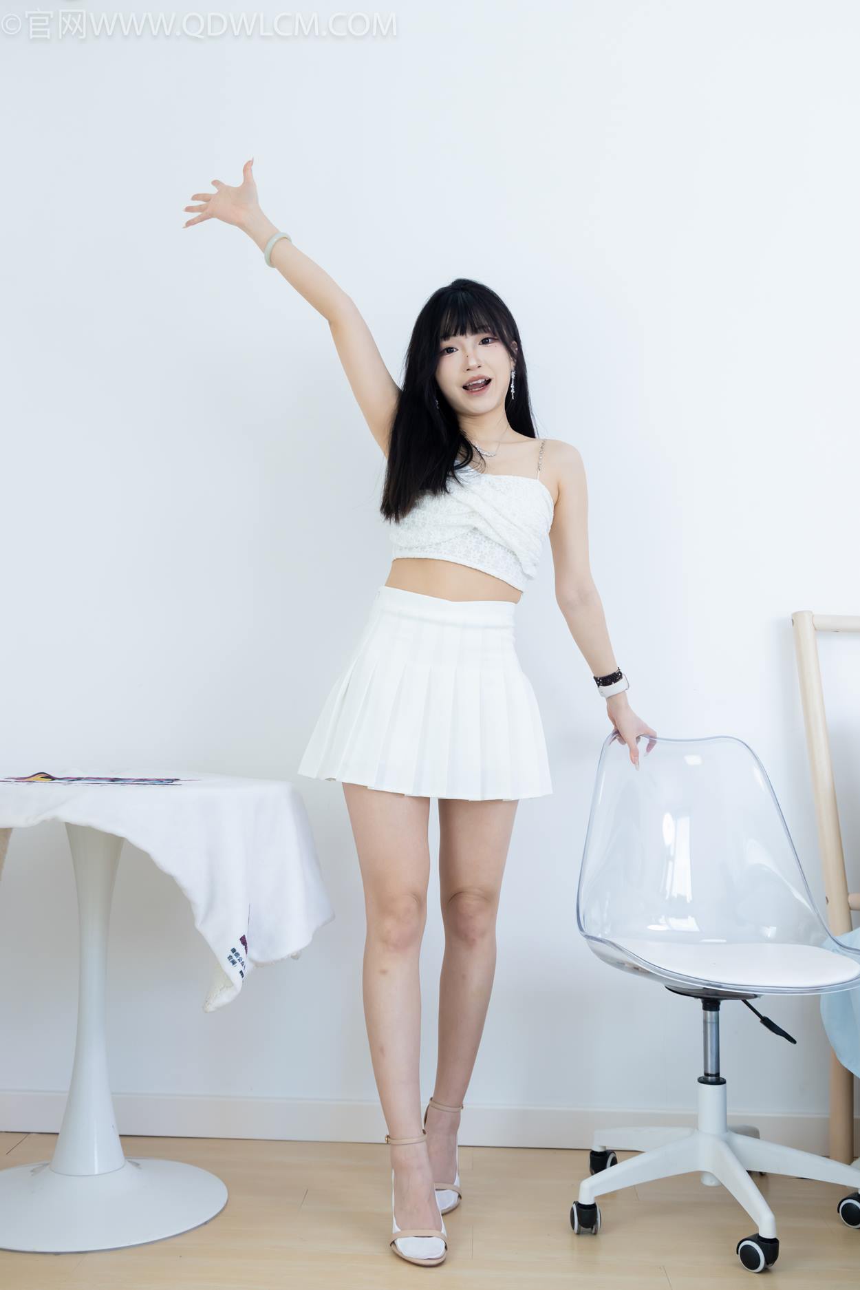 图片[150]-物恋传媒 NO.2325 嘟嘟-透明高跟鞋、高跟凉鞋、白船袜、裸足[156P] – 速更版-美库