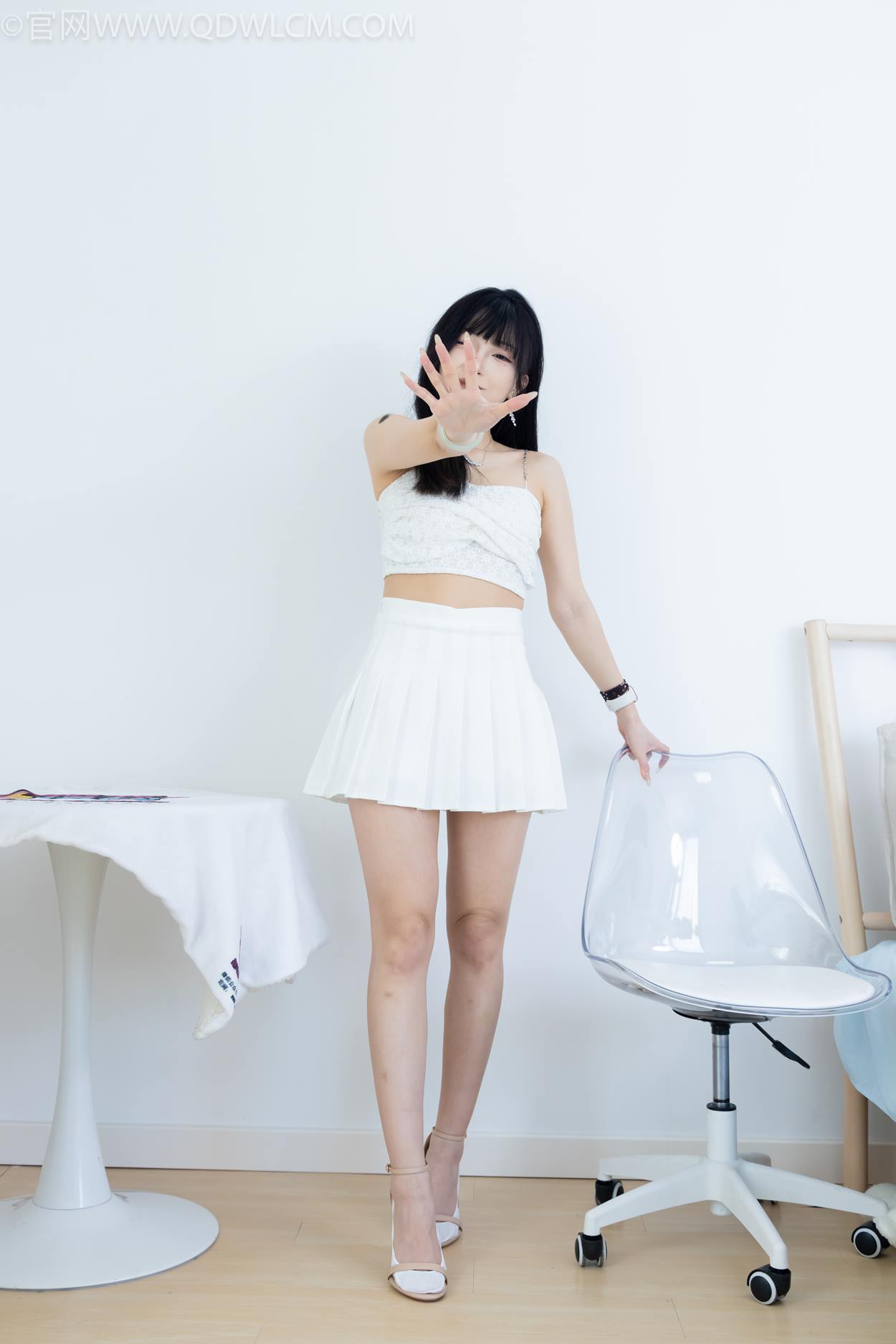 图片[151]-物恋传媒 NO.2325 嘟嘟-透明高跟鞋、高跟凉鞋、白船袜、裸足[156P] – 速更版-美库