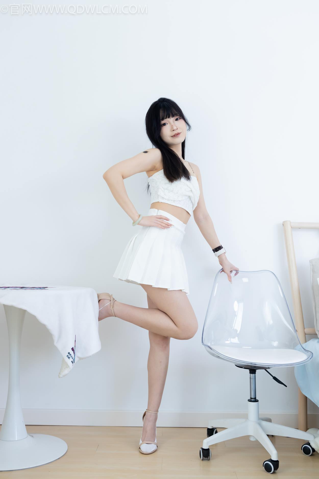 图片[152]-物恋传媒 NO.2325 嘟嘟-透明高跟鞋、高跟凉鞋、白船袜、裸足[156P] – 速更版-美库