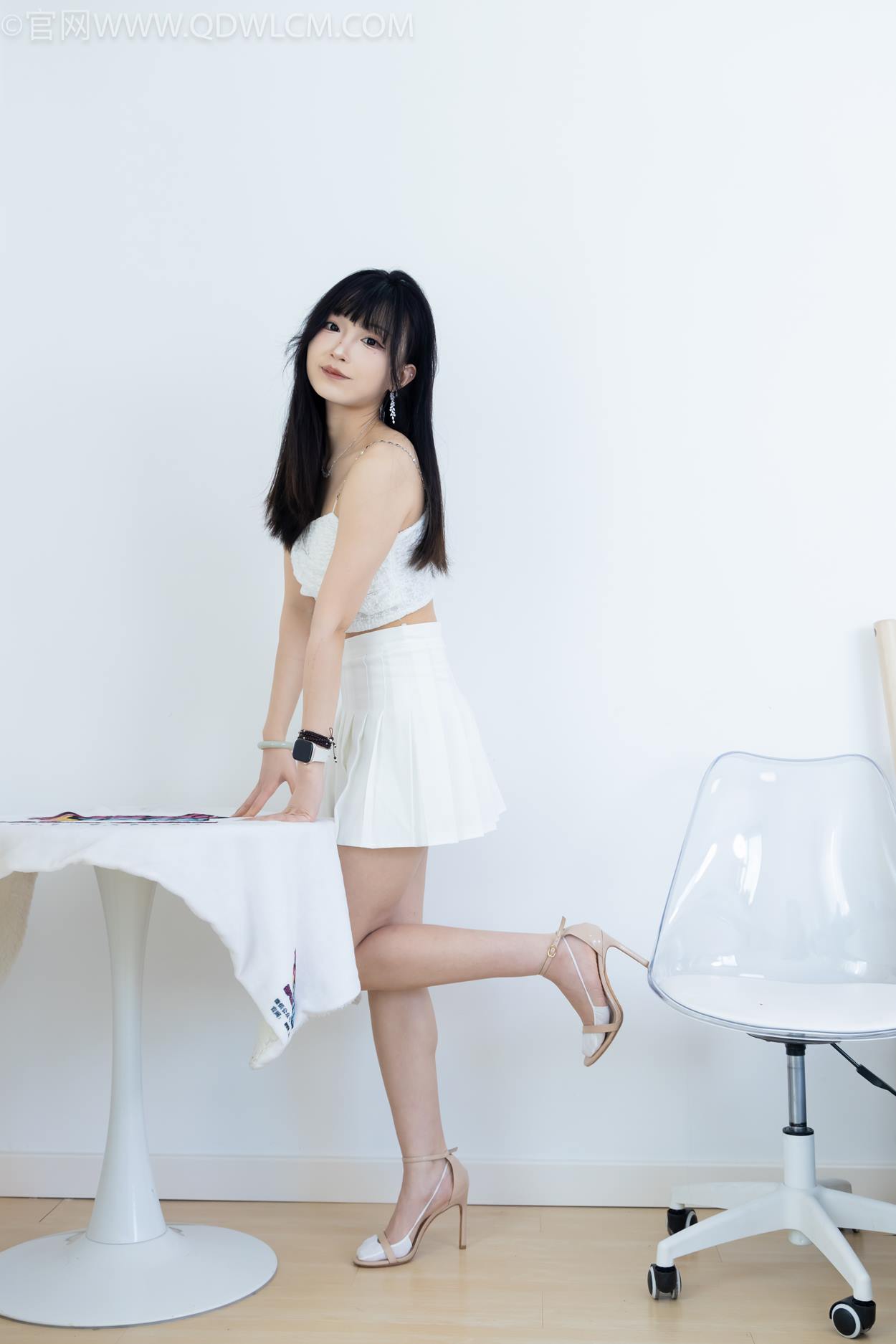 图片[153]-物恋传媒 NO.2325 嘟嘟-透明高跟鞋、高跟凉鞋、白船袜、裸足[156P] – 速更版-美库