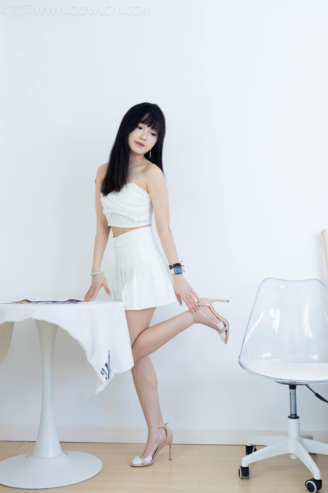 图片[154]-物恋传媒 NO.2325 嘟嘟-透明高跟鞋、高跟凉鞋、白船袜、裸足[156P] – 速更版-美库