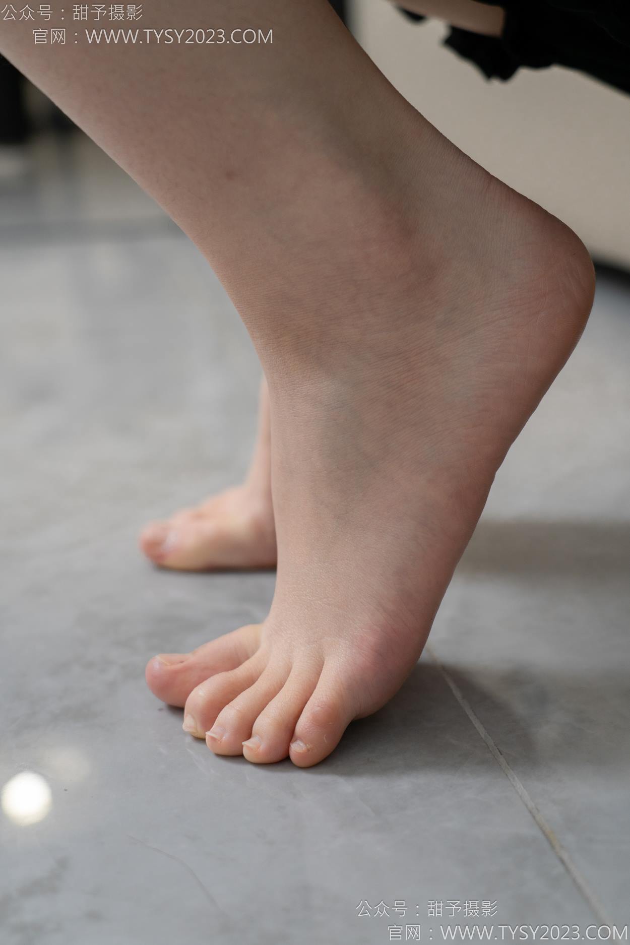 图片[28]-甜予摄影 NO.153 诺诺-凉鞋、棉袜、裸足、泡脚剪指甲剧情[102P] – 速更版-美库