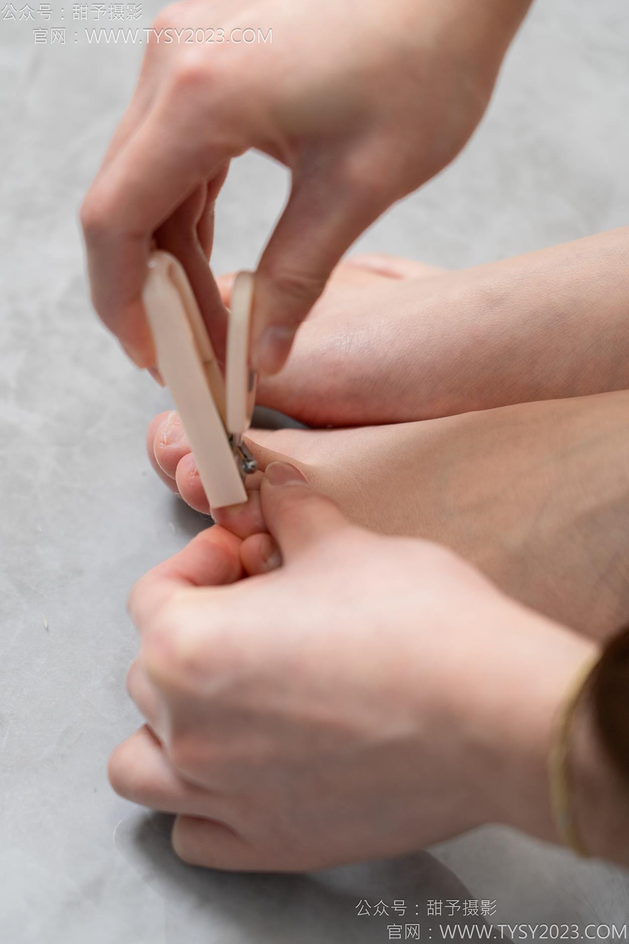 图片[30]-甜予摄影 NO.153 诺诺-凉鞋、棉袜、裸足、泡脚剪指甲剧情[102P] – 速更版-美库