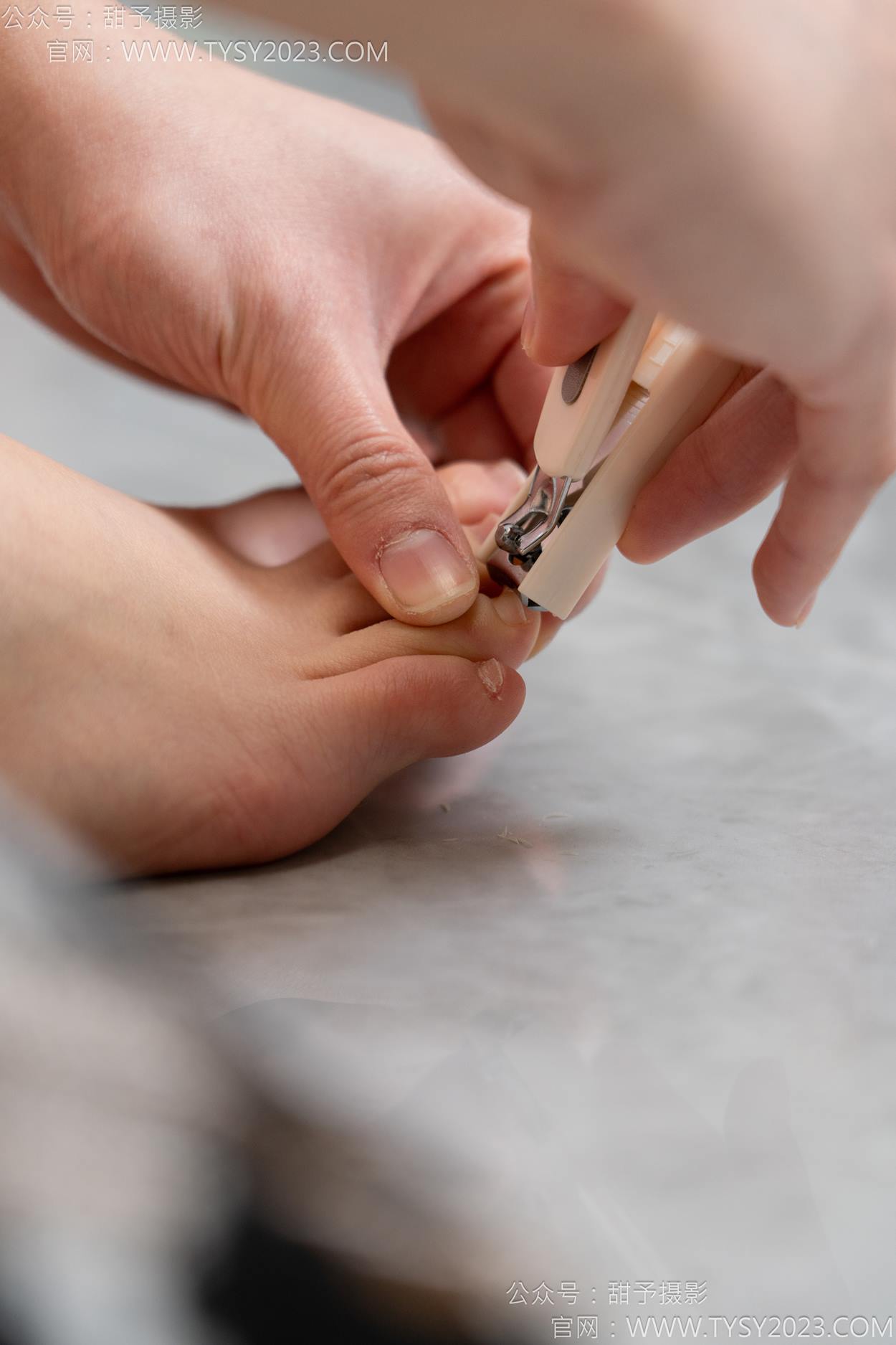 图片[33]-甜予摄影 NO.153 诺诺-凉鞋、棉袜、裸足、泡脚剪指甲剧情[102P] – 速更版-美库