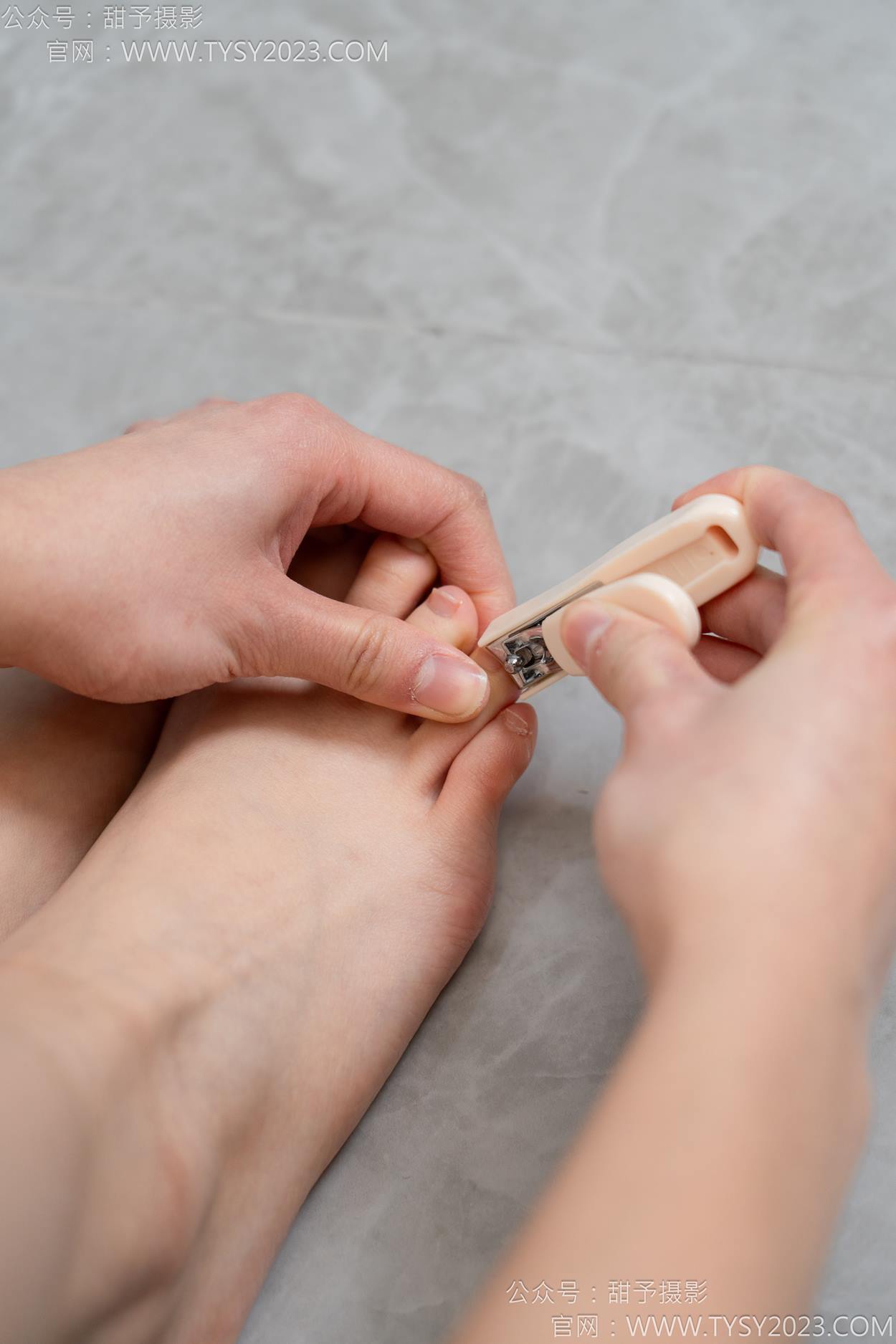 图片[34]-甜予摄影 NO.153 诺诺-凉鞋、棉袜、裸足、泡脚剪指甲剧情[102P] – 速更版-美库