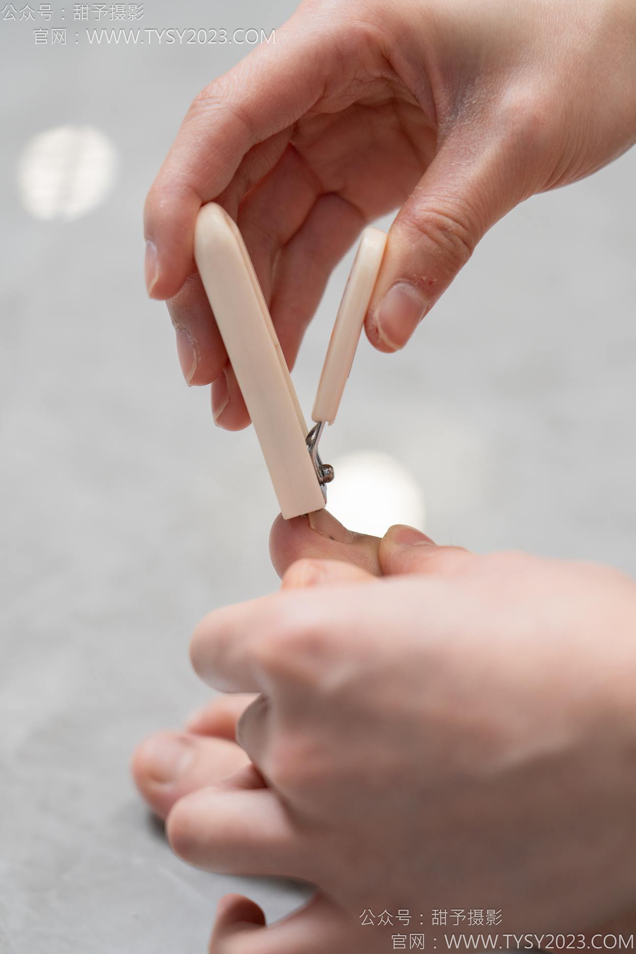 图片[47]-甜予摄影 NO.153 诺诺-凉鞋、棉袜、裸足、泡脚剪指甲剧情[102P] – 速更版-美库