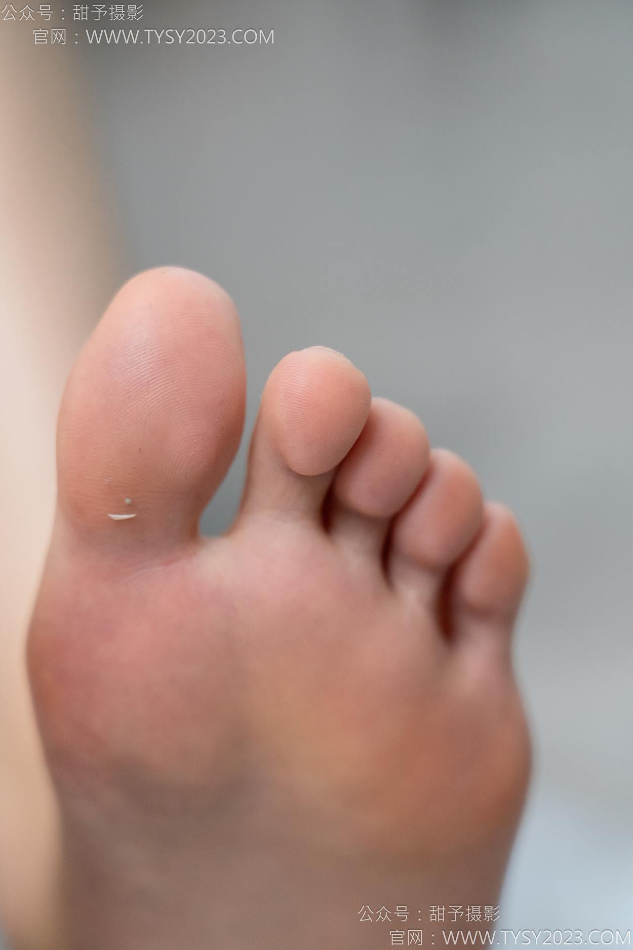 图片[56]-甜予摄影 NO.153 诺诺-凉鞋、棉袜、裸足、泡脚剪指甲剧情[102P] – 速更版-美库