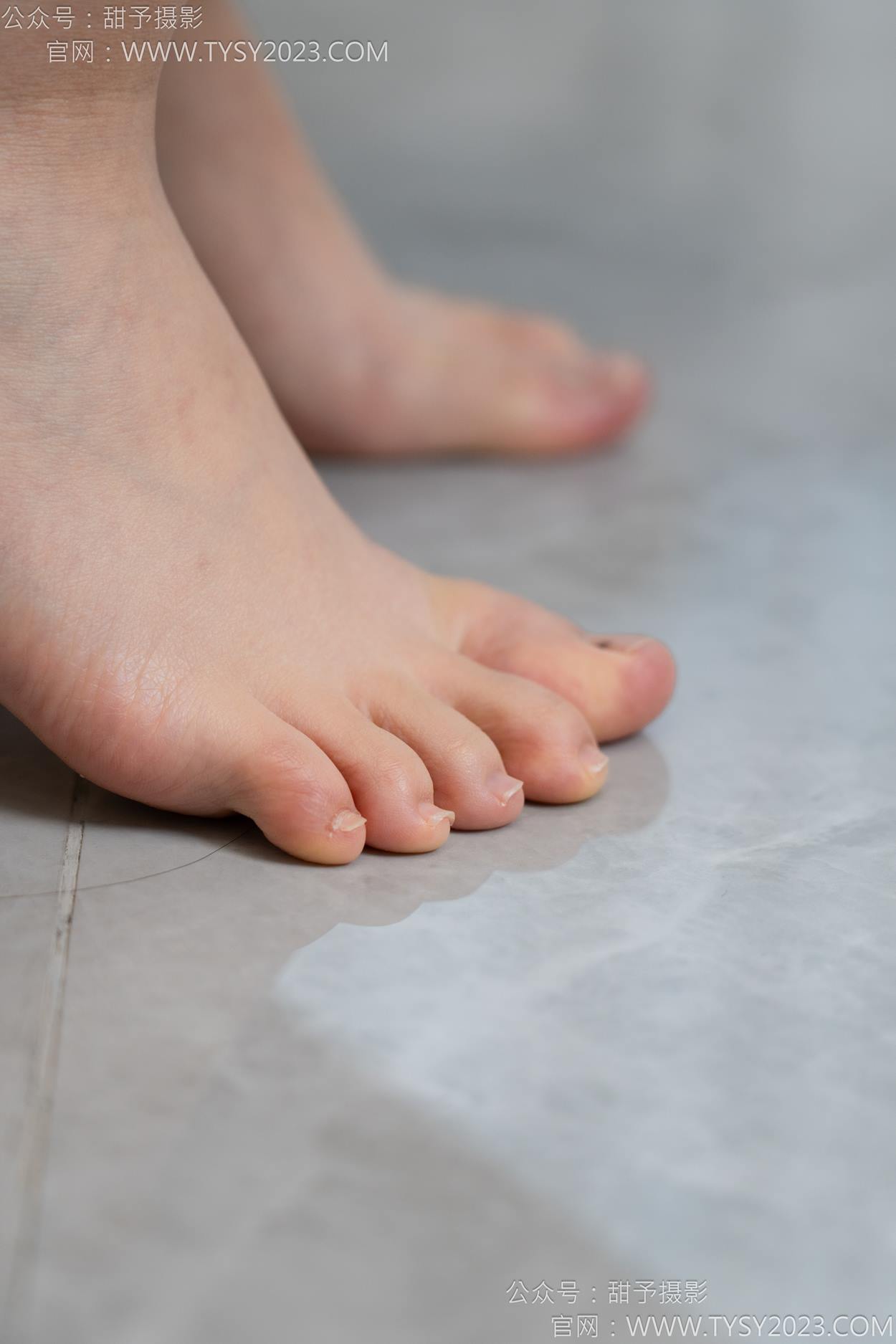 图片[59]-甜予摄影 NO.153 诺诺-凉鞋、棉袜、裸足、泡脚剪指甲剧情[102P] – 速更版-美库