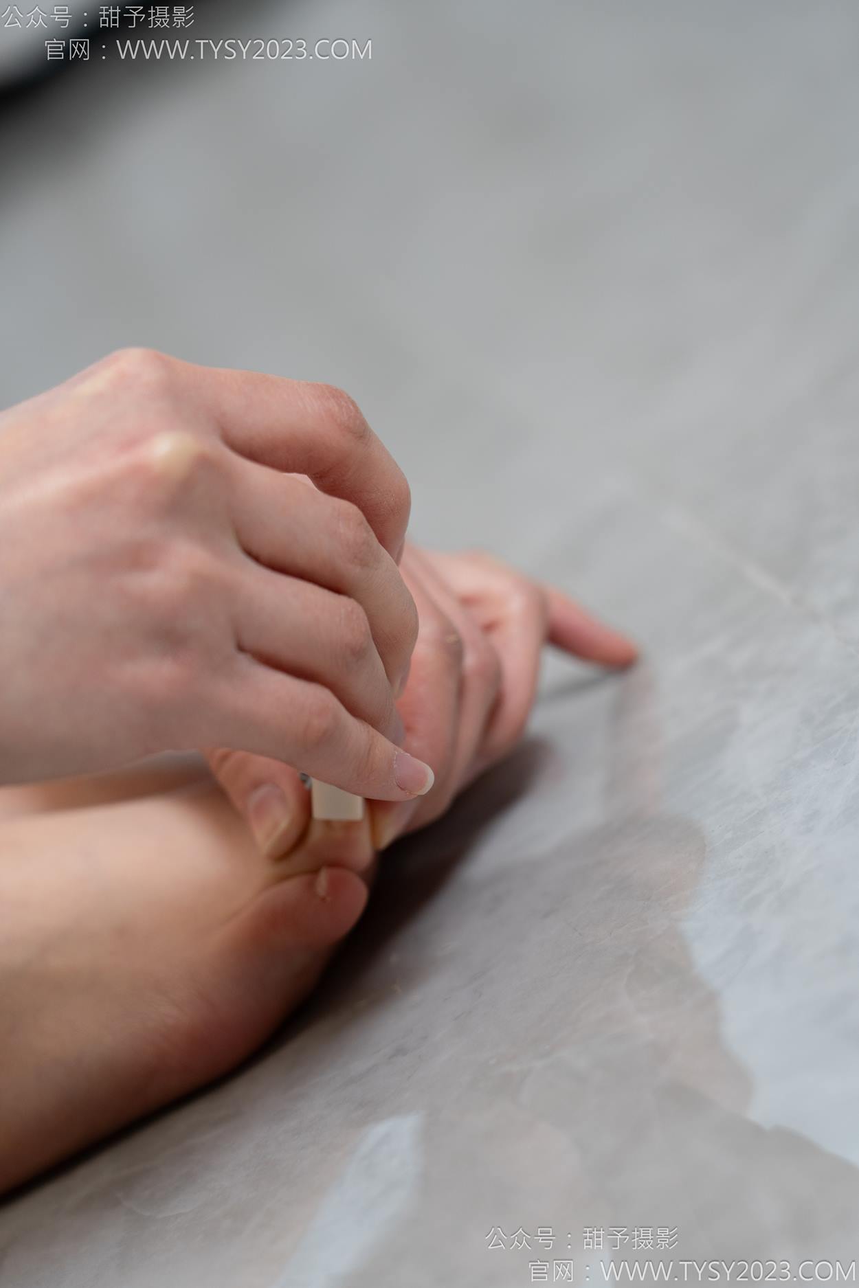 图片[66]-甜予摄影 NO.153 诺诺-凉鞋、棉袜、裸足、泡脚剪指甲剧情[102P] – 速更版-美库