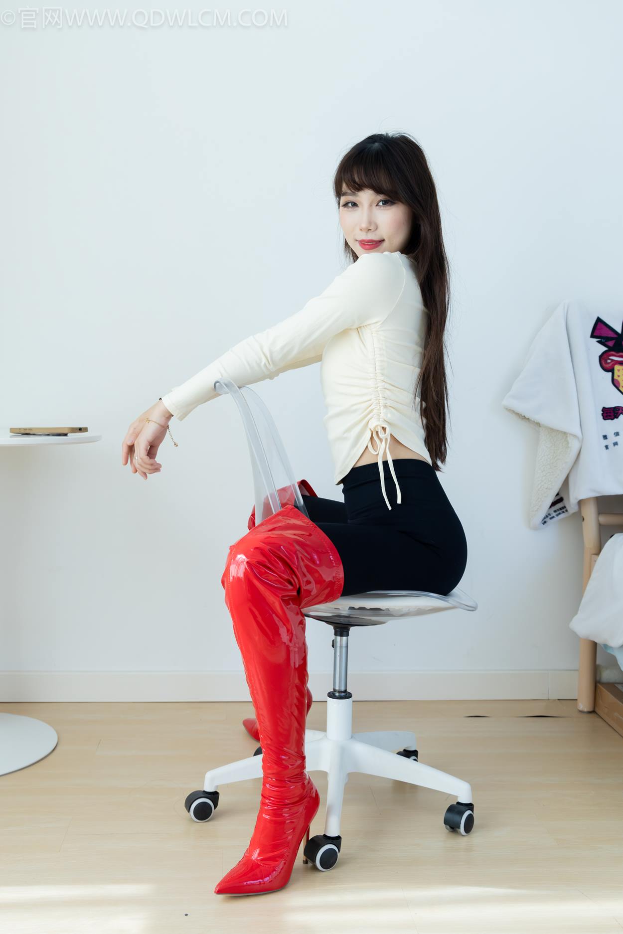 图片[11]-物恋传媒 NO.2326 泡泡-高跟长靴、白棉袜、裸足[128P] – 速更版-美库