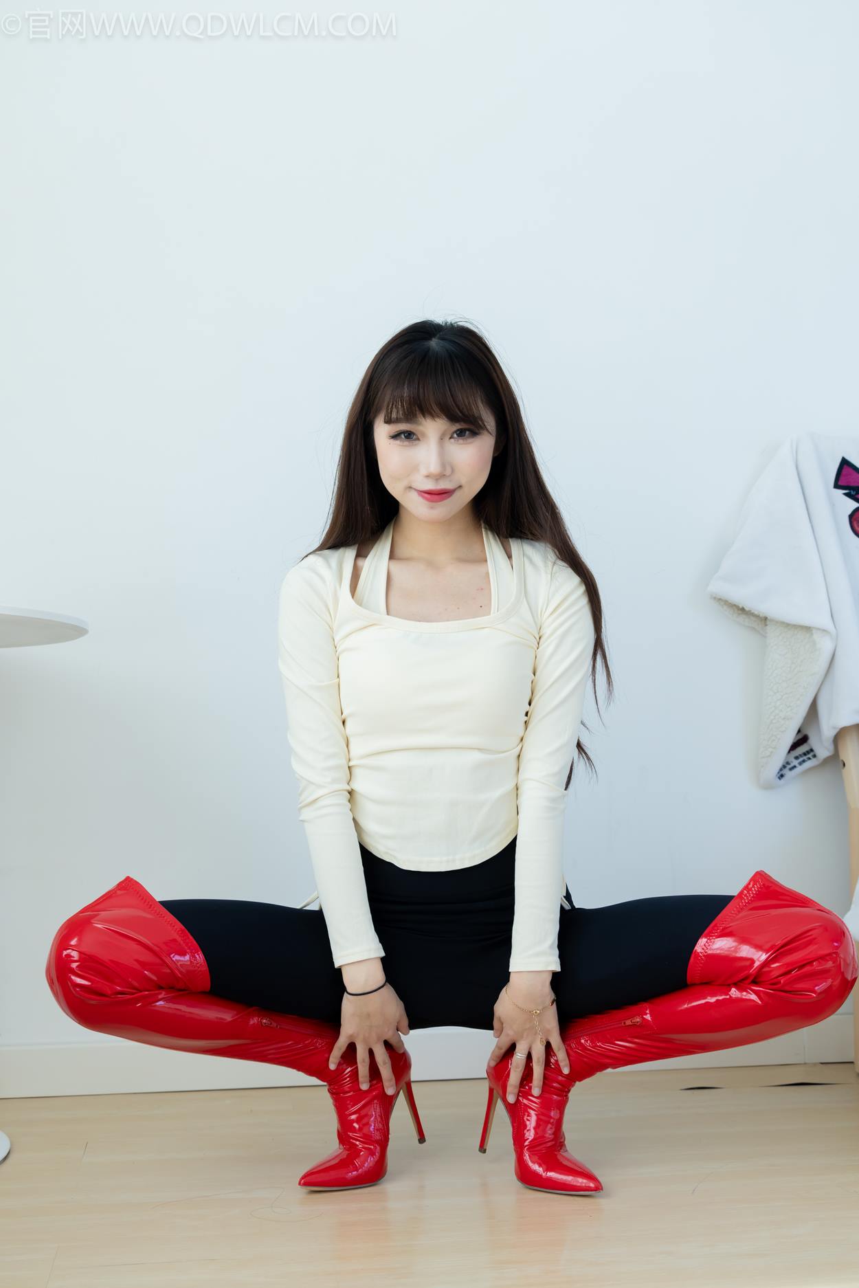 图片[25]-物恋传媒 NO.2326 泡泡-高跟长靴、白棉袜、裸足[128P] – 速更版-美库