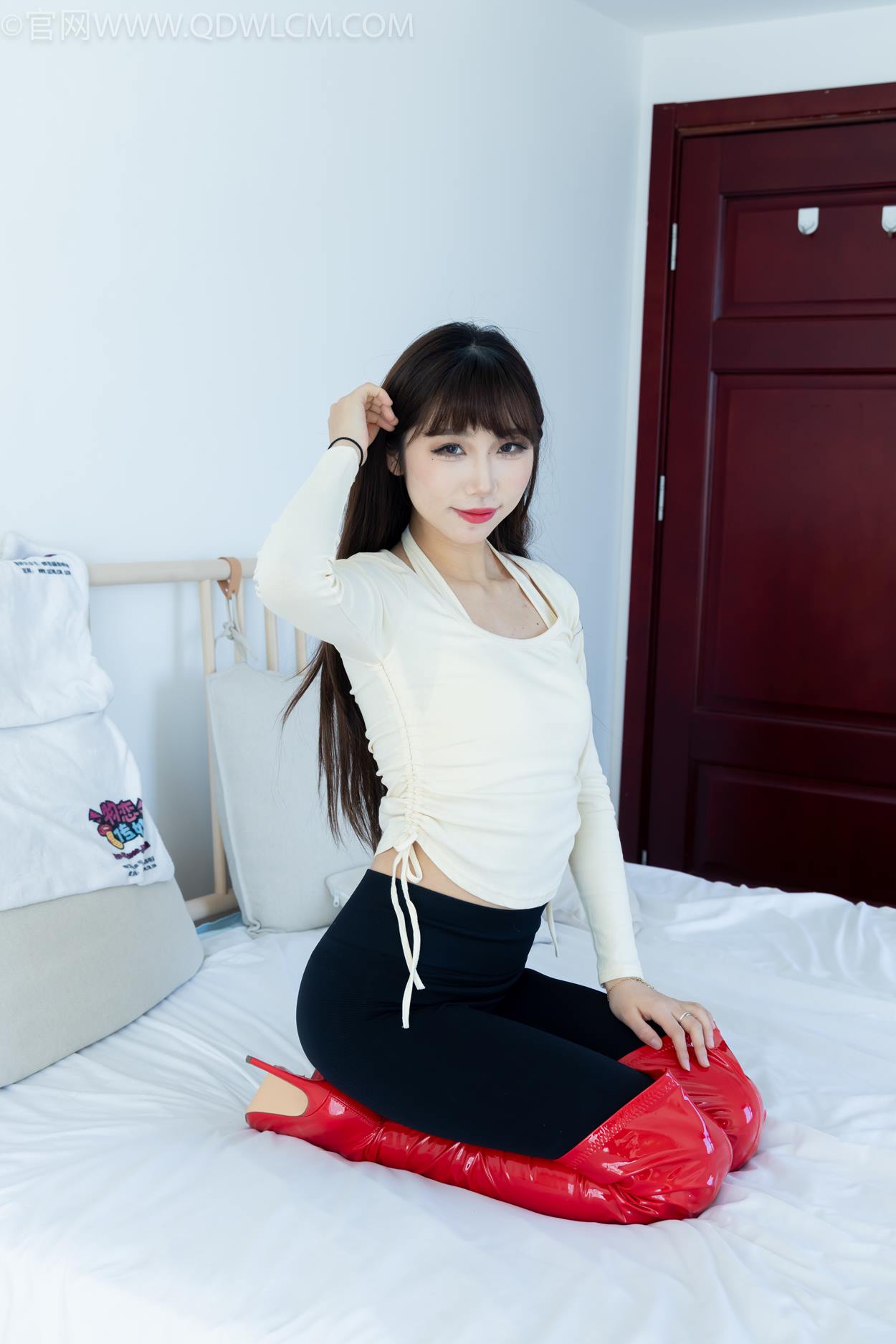 图片[128]-物恋传媒 NO.2326 泡泡-高跟长靴、白棉袜、裸足[128P] – 速更版-美库