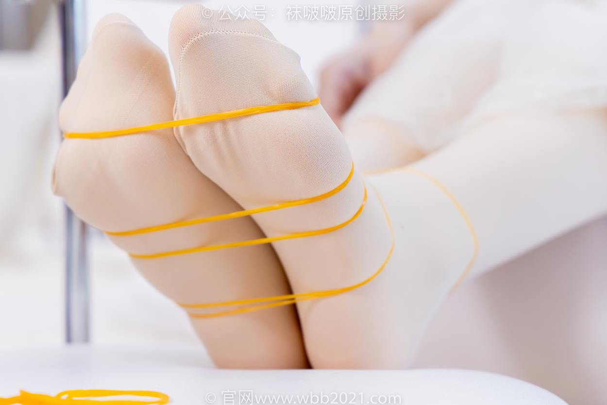 图片[101]-[BoBoSocks袜啵啵]NO.532 奶油-平底鞋、厚肉丝、瑜伽动作,皮筋绑脚老头乐挠脚剧情[116P] – 速更版-美库