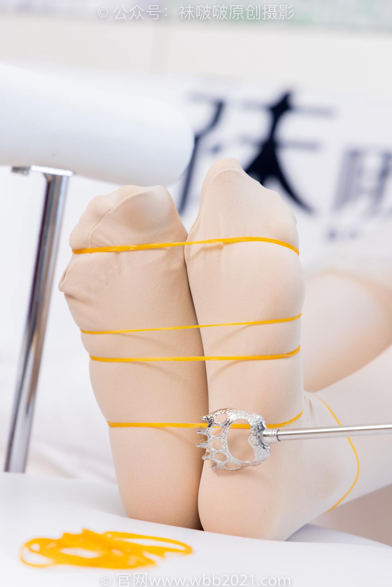 图片[114]-[BoBoSocks袜啵啵]NO.532 奶油-平底鞋、厚肉丝、瑜伽动作,皮筋绑脚老头乐挠脚剧情[116P] – 速更版-美库