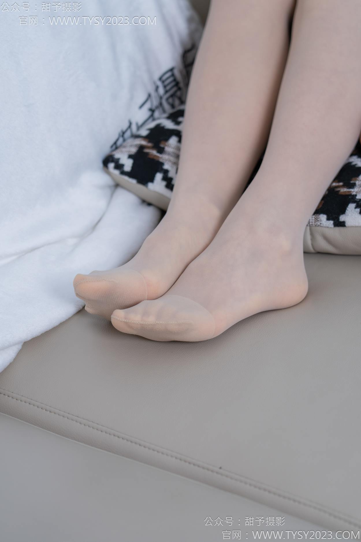 图片[101]-甜予摄影 NO.156 咻咻-高跟鞋、薄肉丝[135P] – 速更版-美库