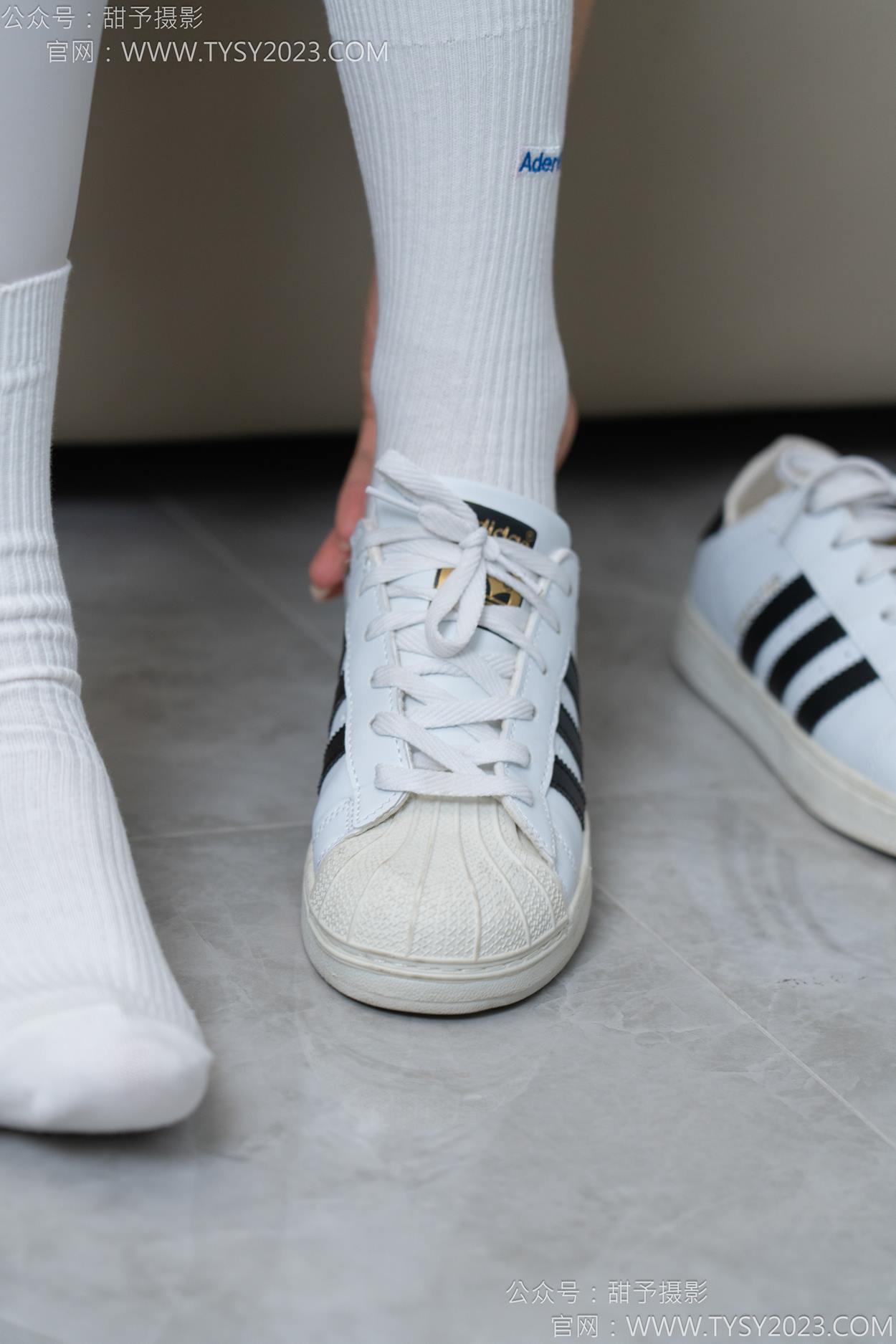 图片[41]-甜予摄影 NO.157 澜澜咖啡豆-帆布鞋、板鞋、白棉袜、薄黑丝、薄肉丝[104P] – 速更版-美库