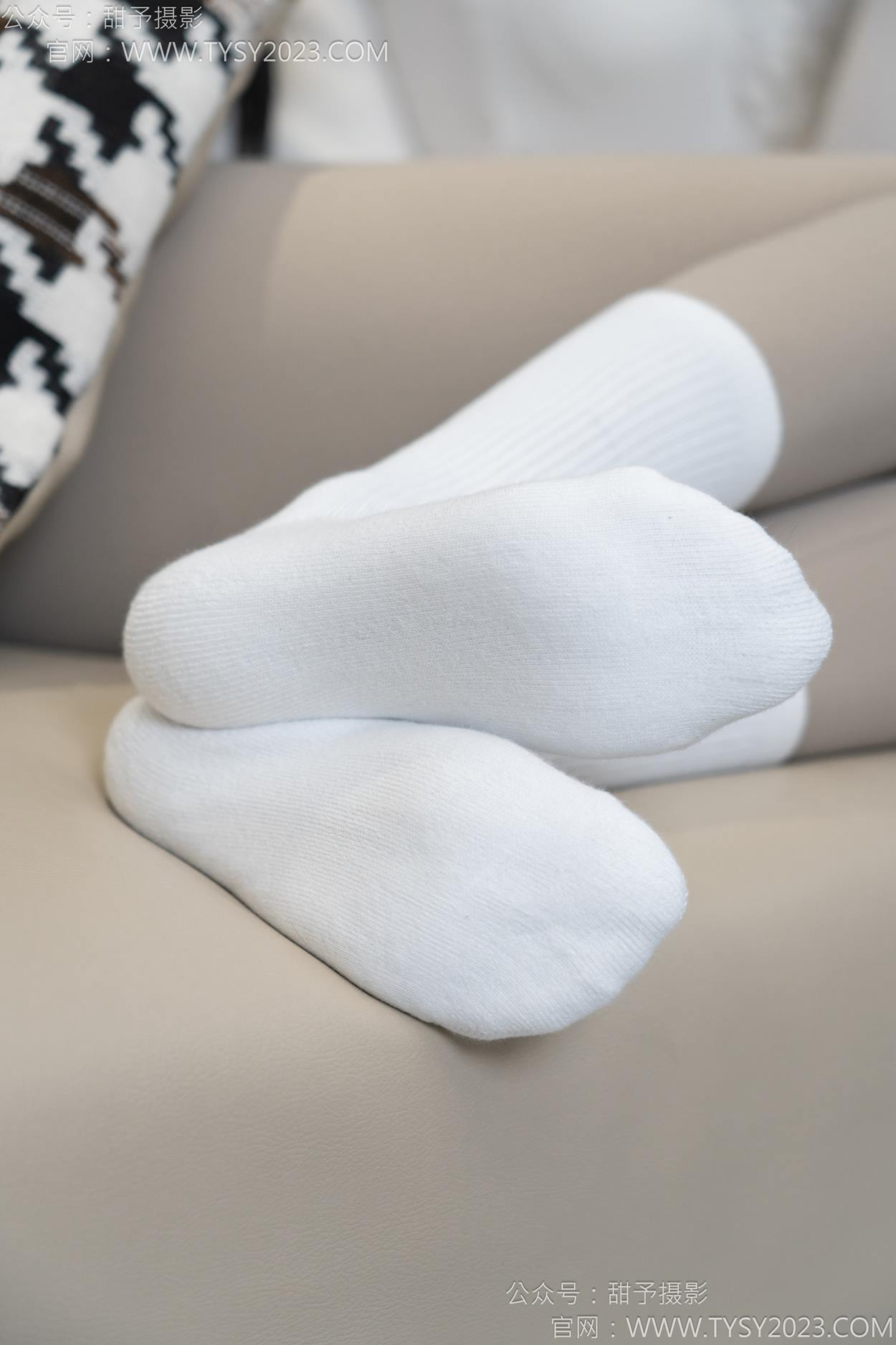 图片[47]-甜予摄影 NO.157 澜澜咖啡豆-帆布鞋、板鞋、白棉袜、薄黑丝、薄肉丝[104P] – 速更版-美库