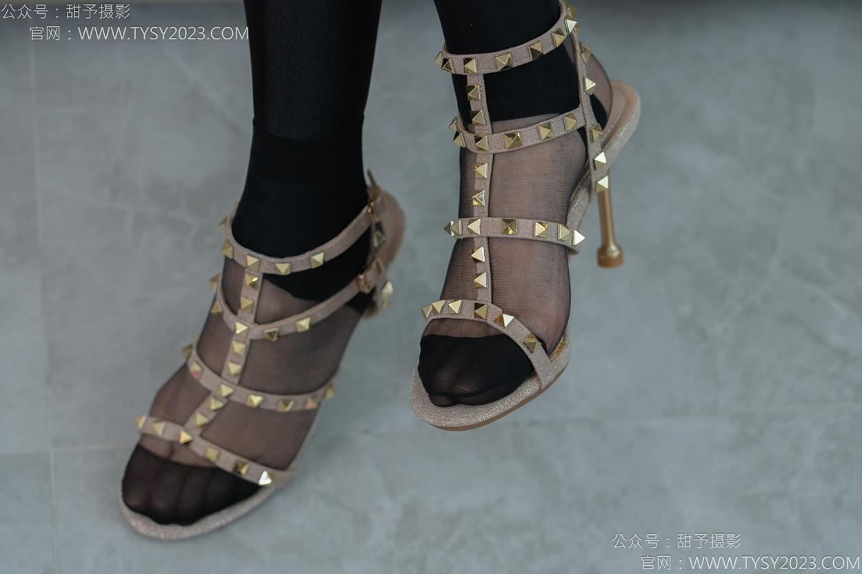 图片[13]-甜予摄影 NO.158 梦梦-高跟鞋、短肉丝、短黑丝、裸足[130P] – 速更版-美库