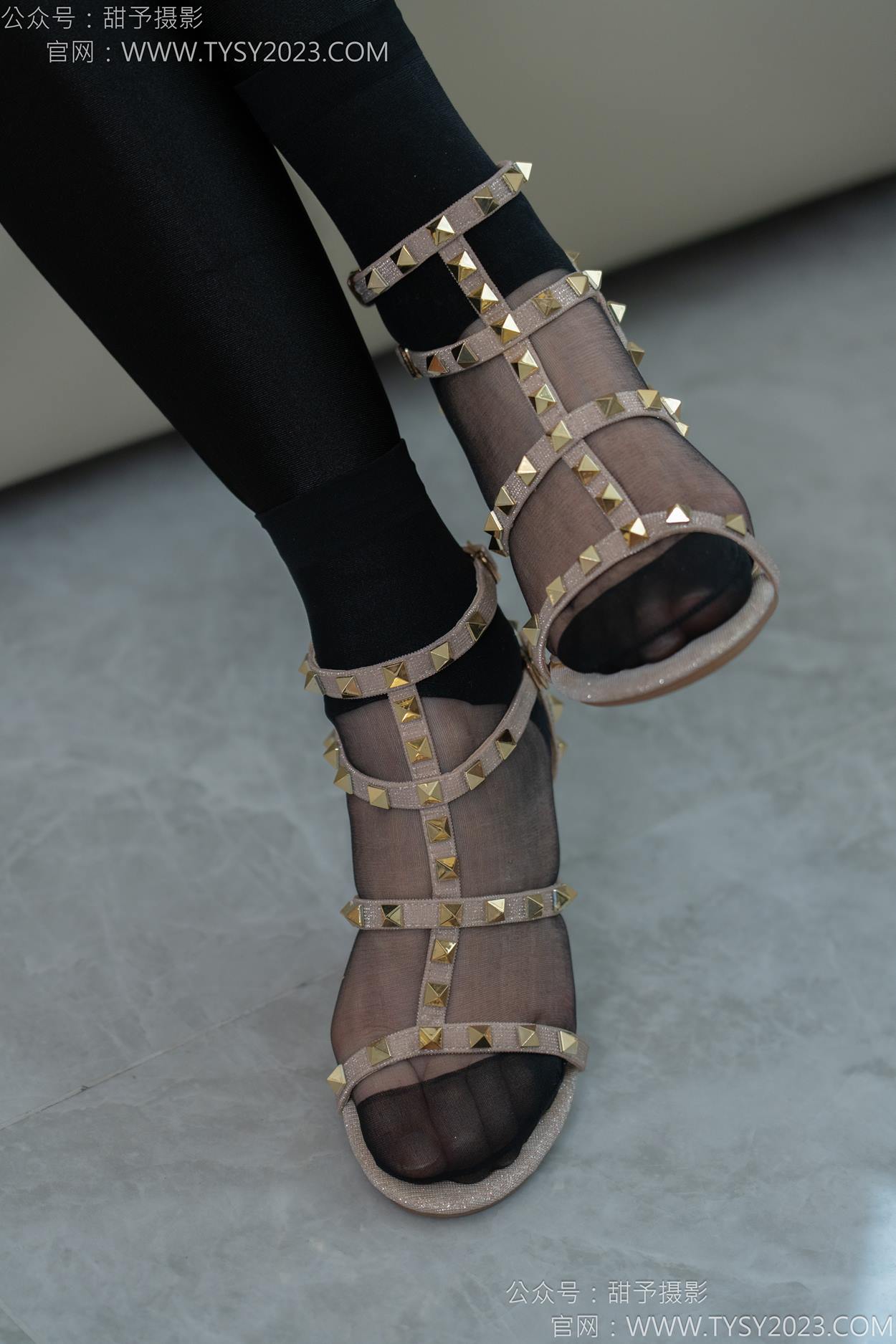 图片[17]-甜予摄影 NO.158 梦梦-高跟鞋、短肉丝、短黑丝、裸足[130P] – 速更版-美库