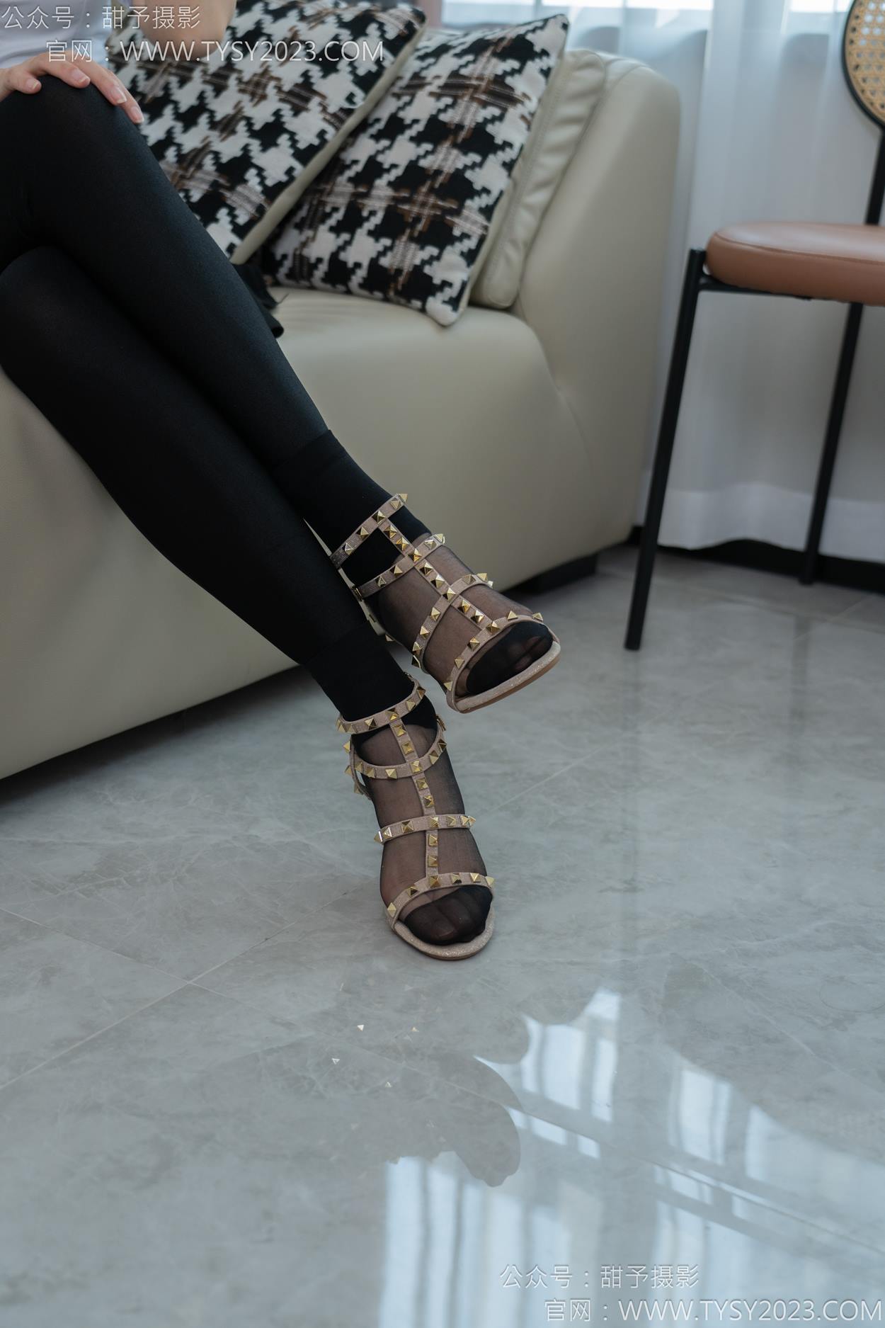 图片[18]-甜予摄影 NO.158 梦梦-高跟鞋、短肉丝、短黑丝、裸足[130P] – 速更版-美库