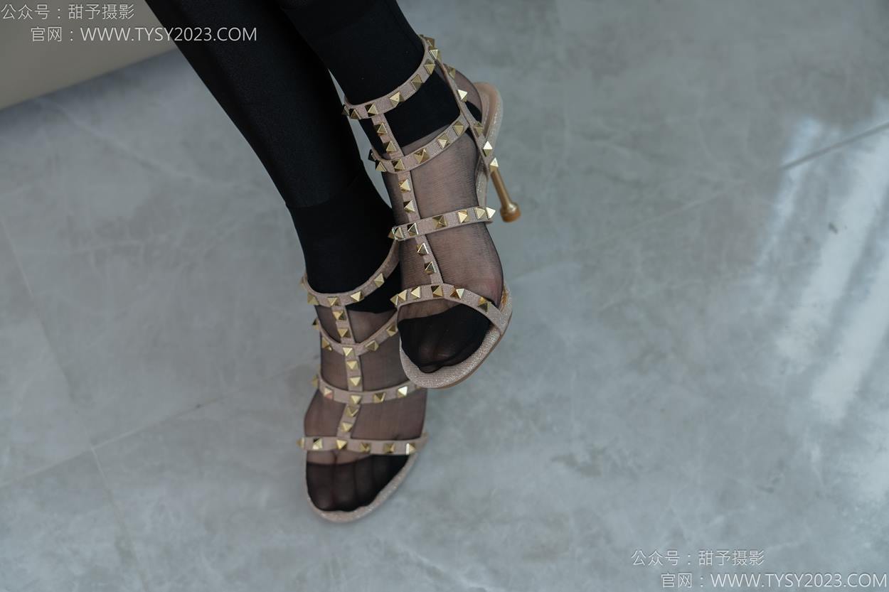 图片[20]-甜予摄影 NO.158 梦梦-高跟鞋、短肉丝、短黑丝、裸足[130P] – 速更版-美库