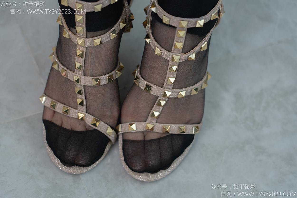 图片[25]-甜予摄影 NO.158 梦梦-高跟鞋、短肉丝、短黑丝、裸足[130P] – 速更版-美库