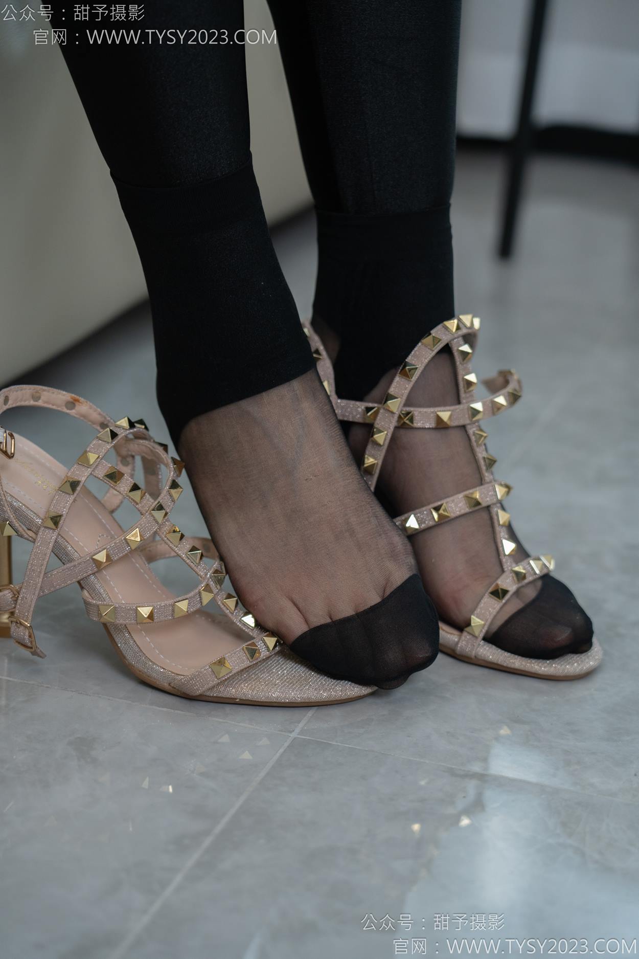 图片[29]-甜予摄影 NO.158 梦梦-高跟鞋、短肉丝、短黑丝、裸足[130P] – 速更版-美库