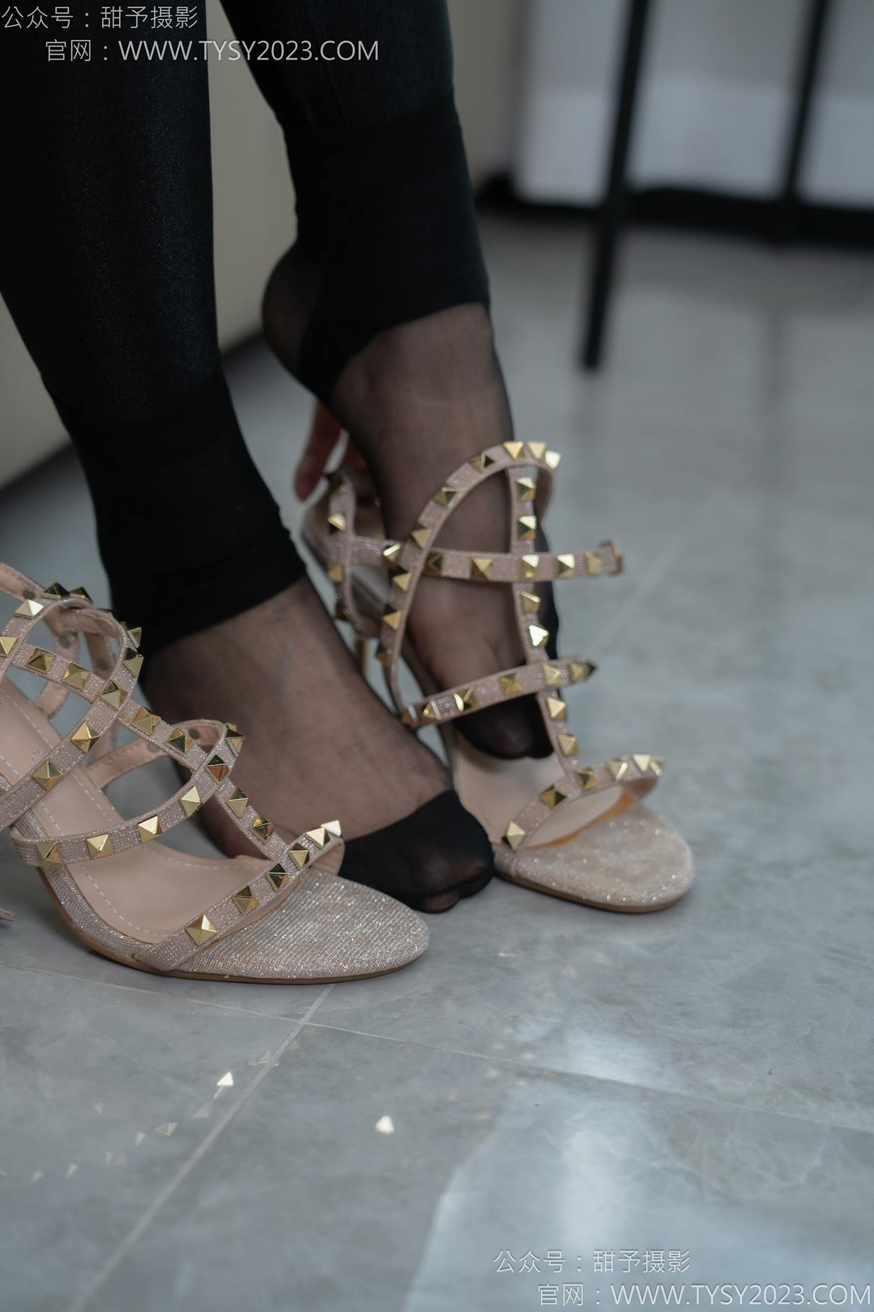 图片[30]-甜予摄影 NO.158 梦梦-高跟鞋、短肉丝、短黑丝、裸足[130P] – 速更版-美库