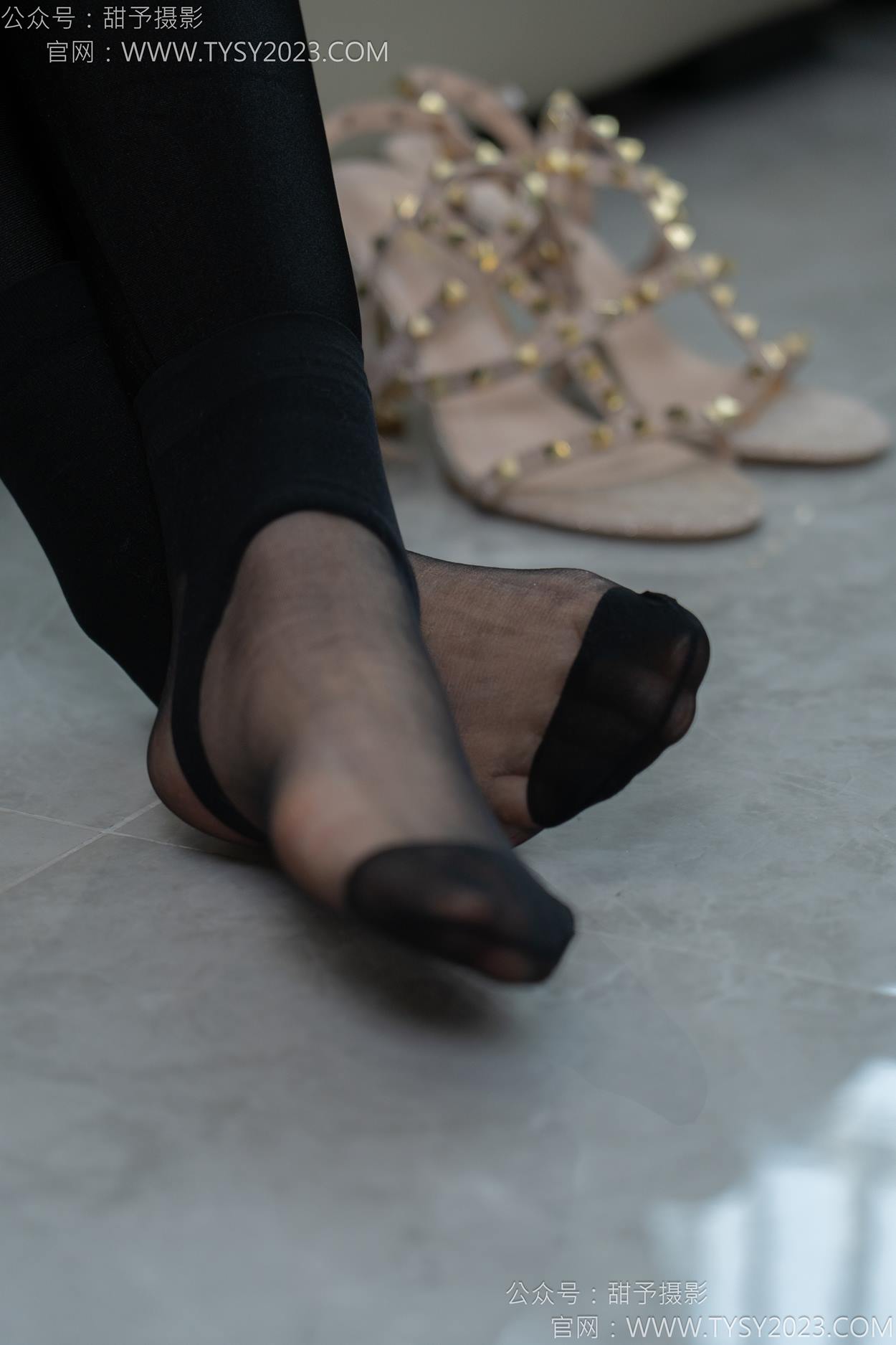 图片[32]-甜予摄影 NO.158 梦梦-高跟鞋、短肉丝、短黑丝、裸足[130P] – 速更版-美库