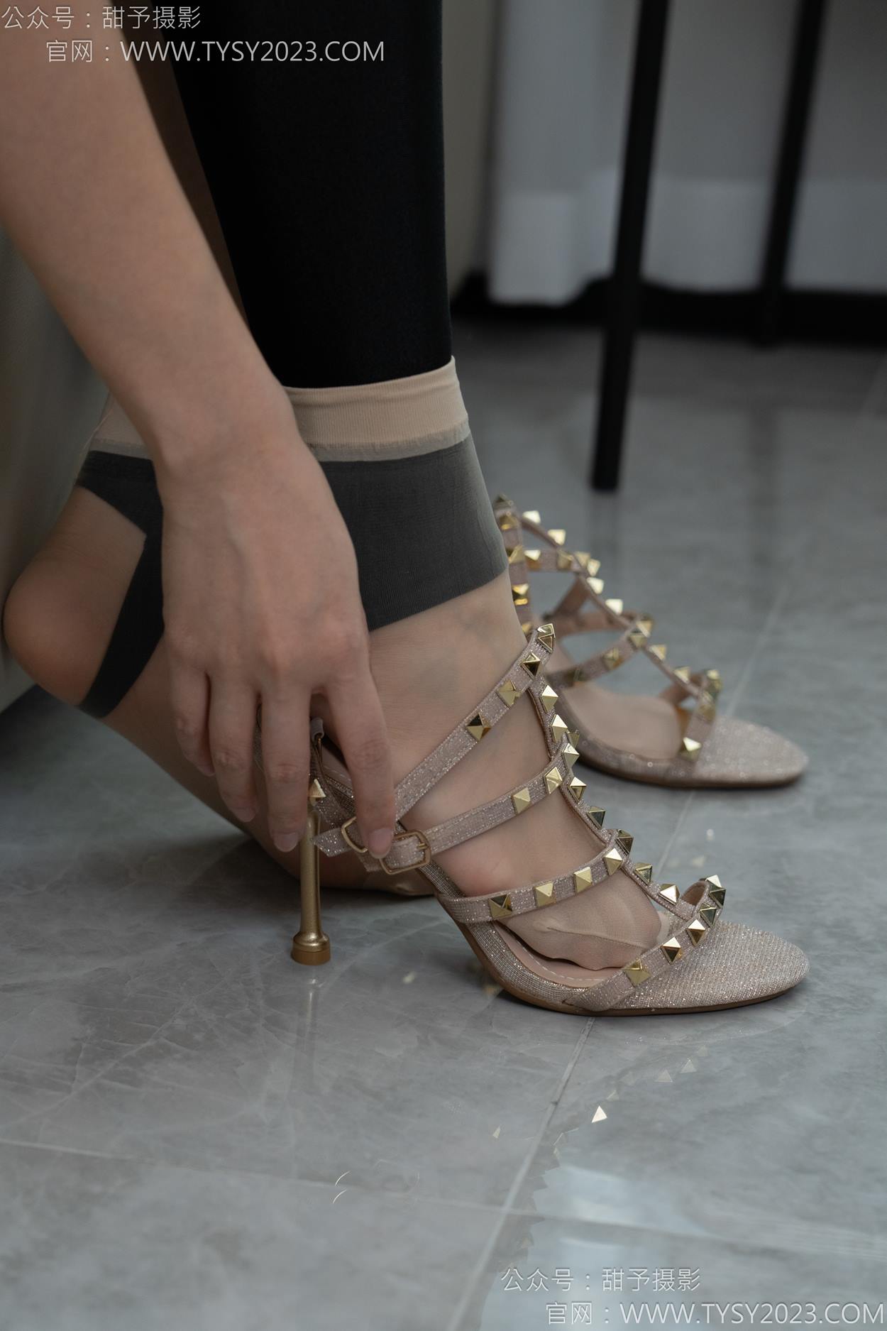 图片[117]-甜予摄影 NO.158 梦梦-高跟鞋、短肉丝、短黑丝、裸足[130P] – 速更版-美库