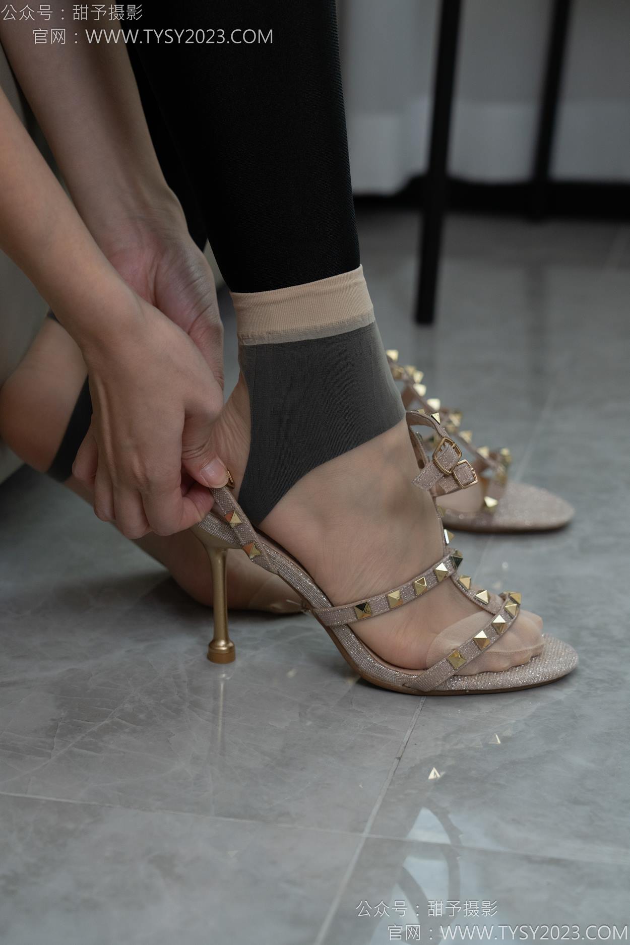 图片[118]-甜予摄影 NO.158 梦梦-高跟鞋、短肉丝、短黑丝、裸足[130P] – 速更版-美库