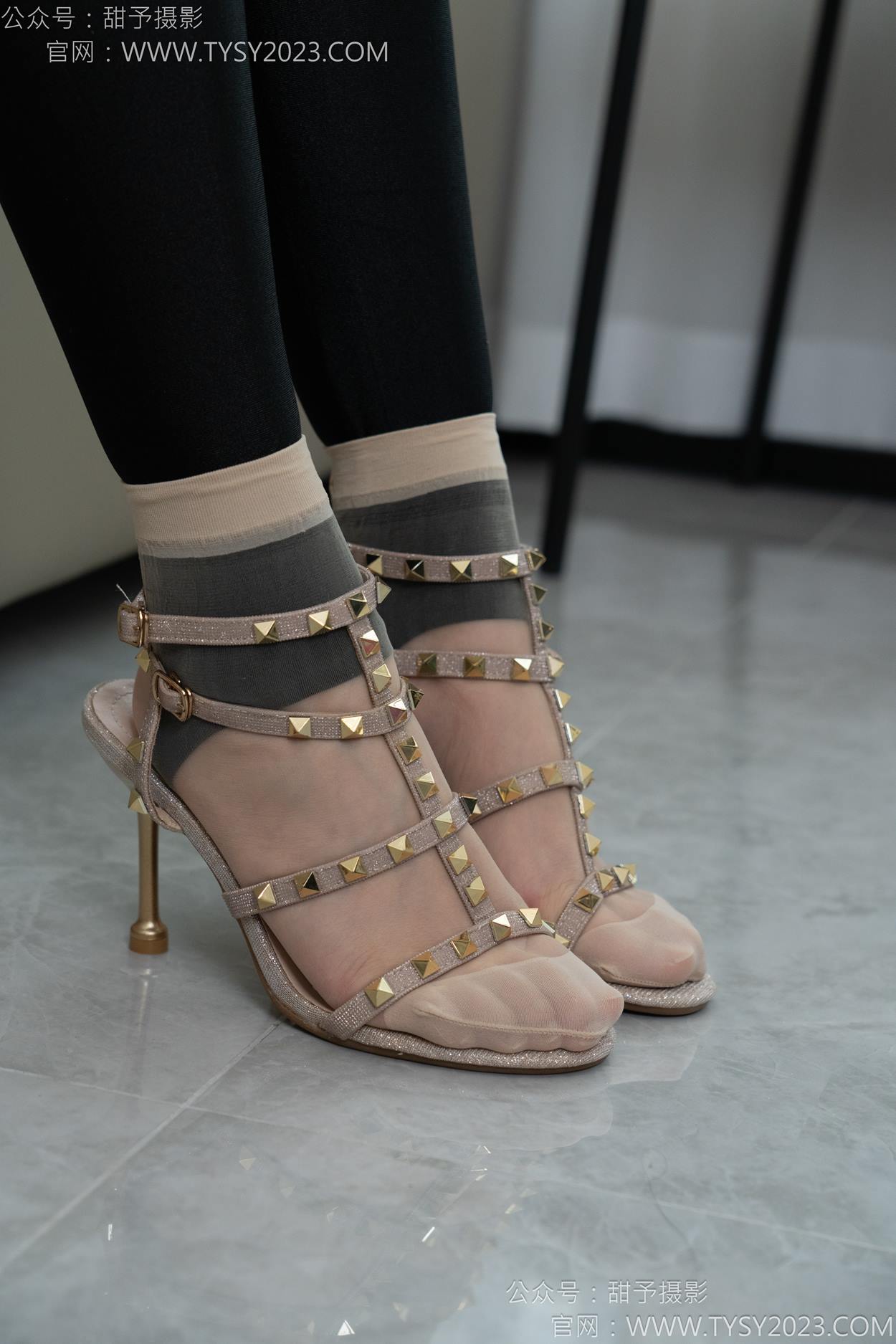 图片[124]-甜予摄影 NO.158 梦梦-高跟鞋、短肉丝、短黑丝、裸足[130P] – 速更版-美库