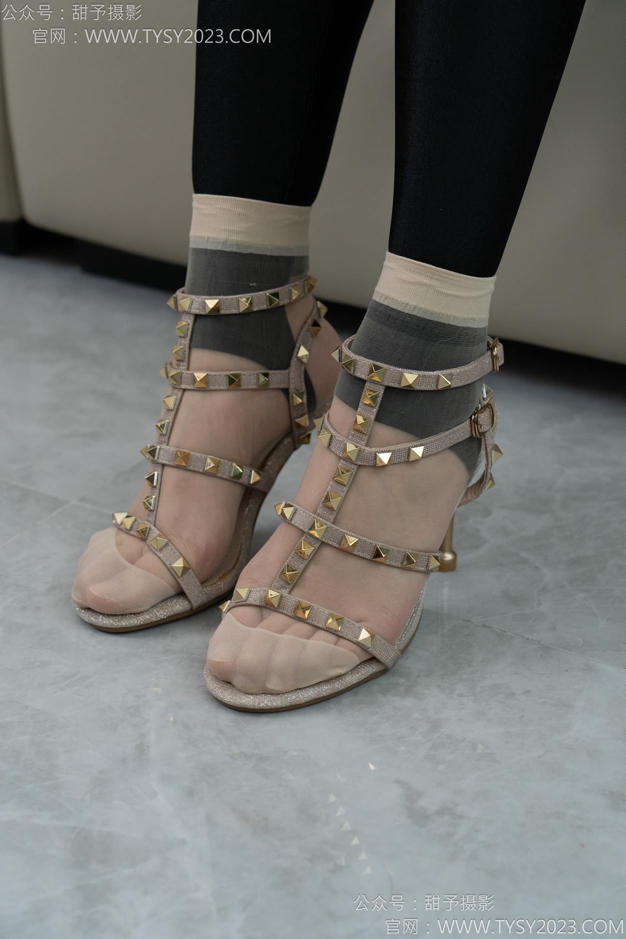 图片[126]-甜予摄影 NO.158 梦梦-高跟鞋、短肉丝、短黑丝、裸足[130P] – 速更版-美库