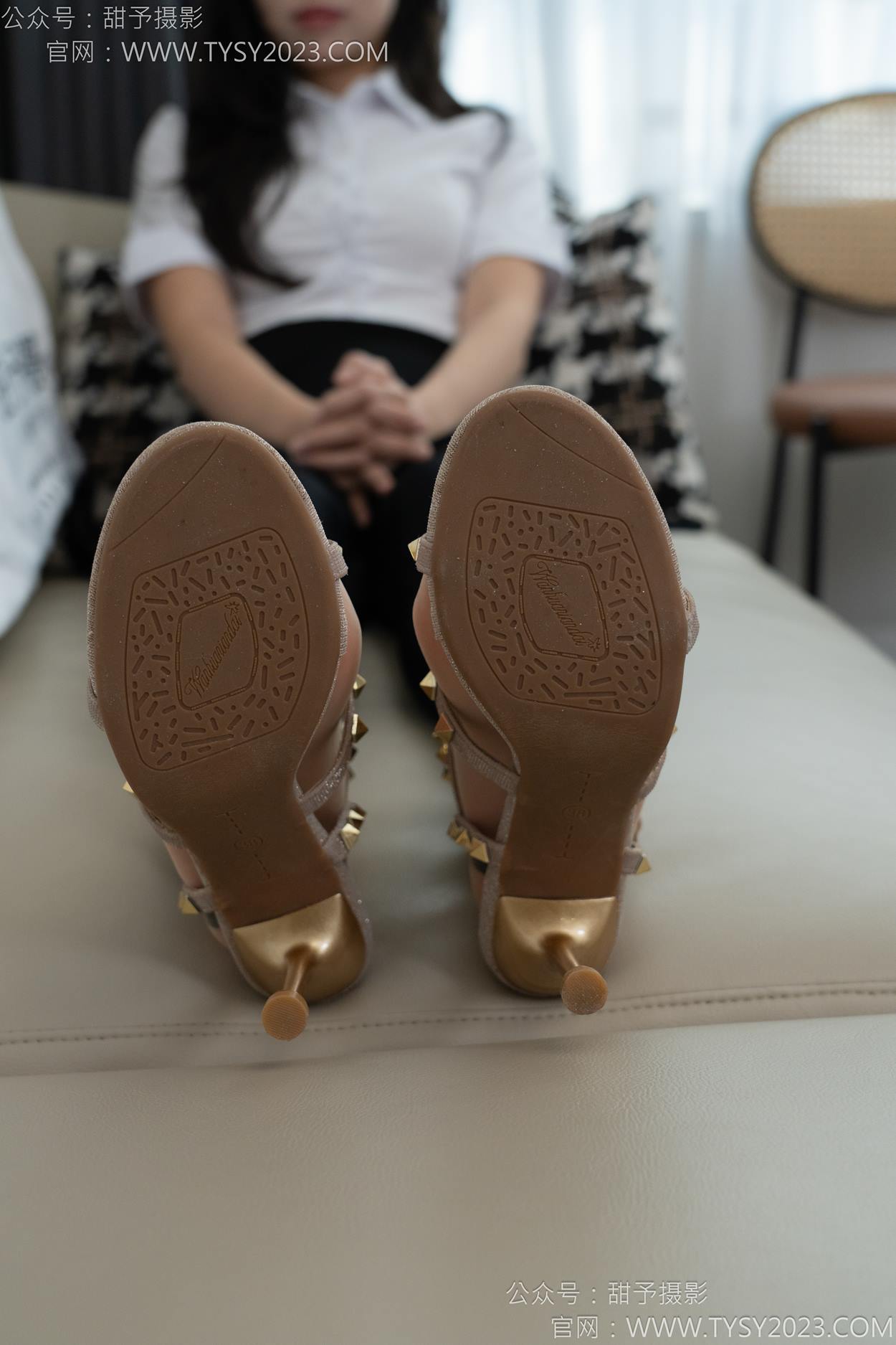 图片[130]-甜予摄影 NO.158 梦梦-高跟鞋、短肉丝、短黑丝、裸足[130P] – 速更版-美库