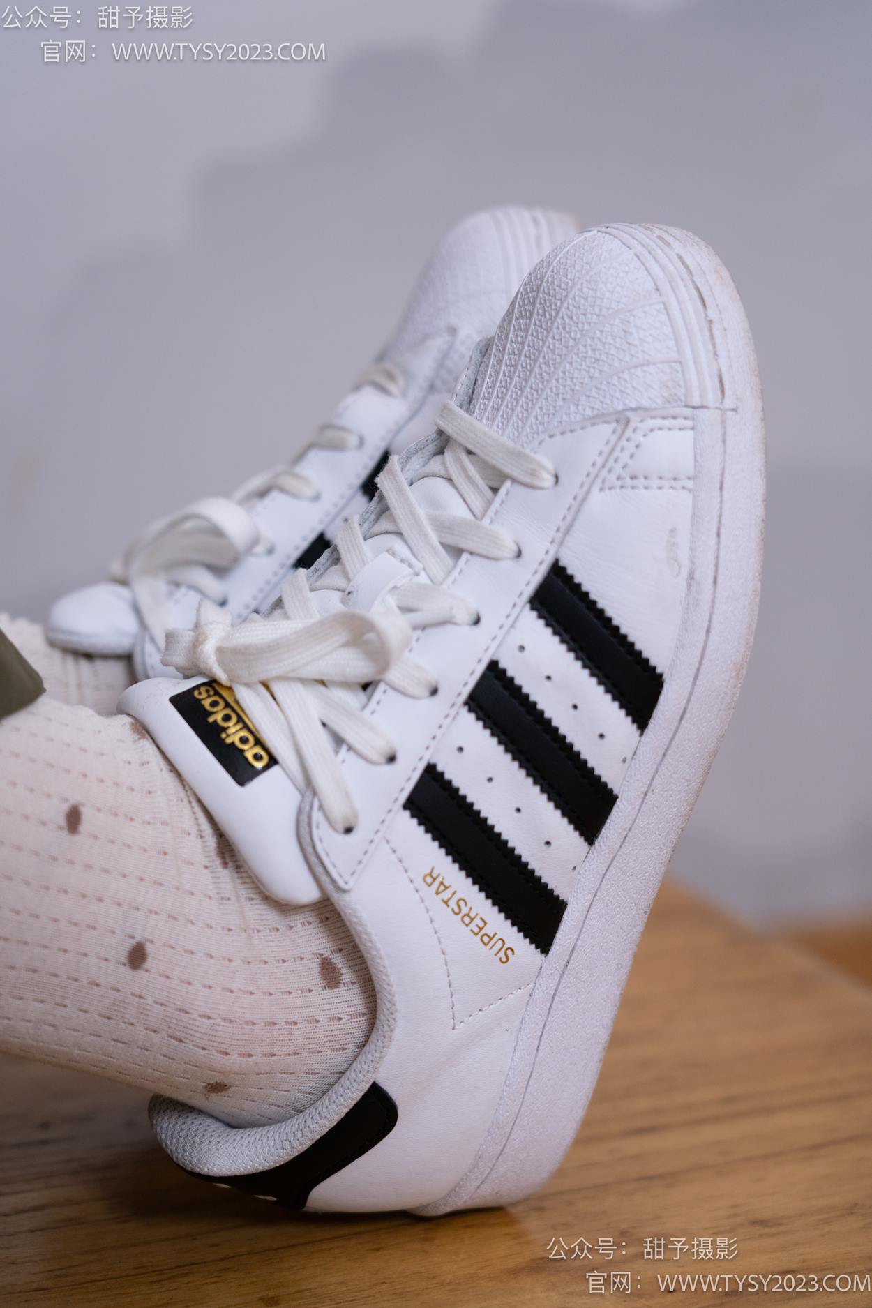 图片[11]-甜予摄影 NO.161 双双-板鞋、白棉袜、裸足[86P] – 速更版-美库