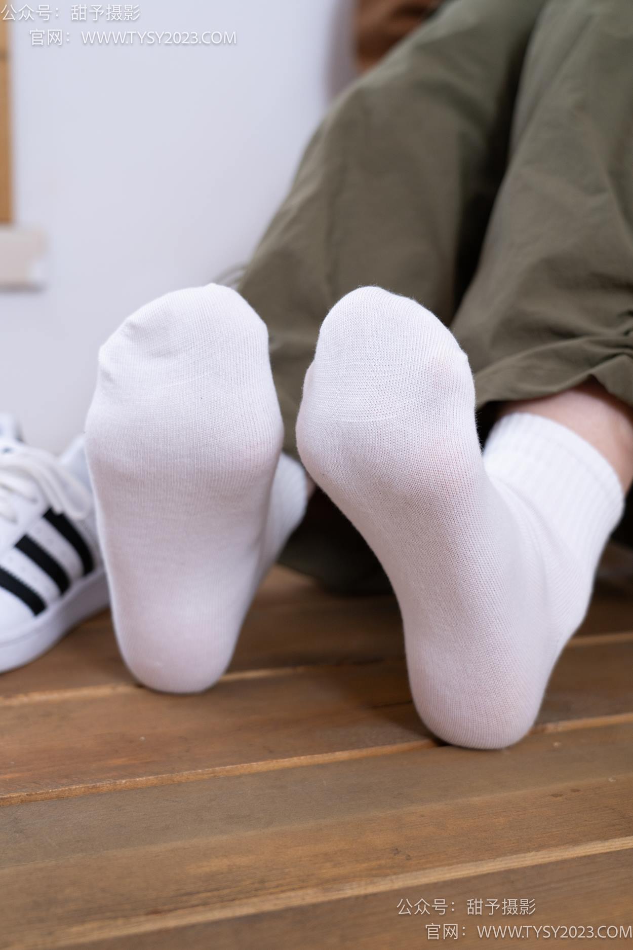 图片[21]-甜予摄影 NO.161 双双-板鞋、白棉袜、裸足[86P] – 速更版-美库