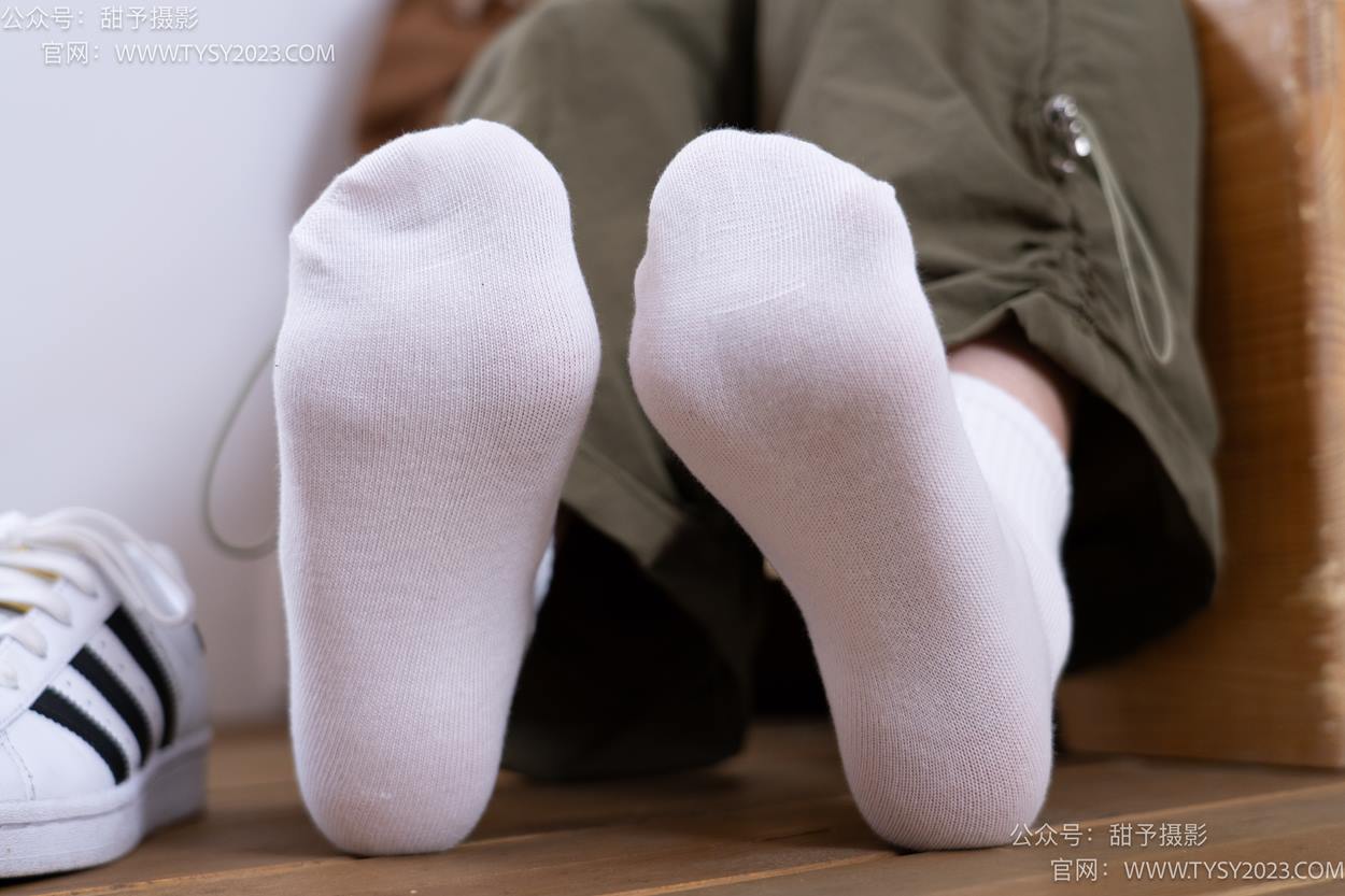 图片[23]-甜予摄影 NO.161 双双-板鞋、白棉袜、裸足[86P] – 速更版-美库