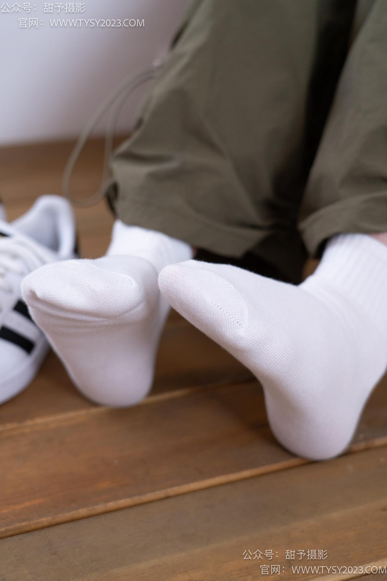 图片[24]-甜予摄影 NO.161 双双-板鞋、白棉袜、裸足[86P] – 速更版-美库