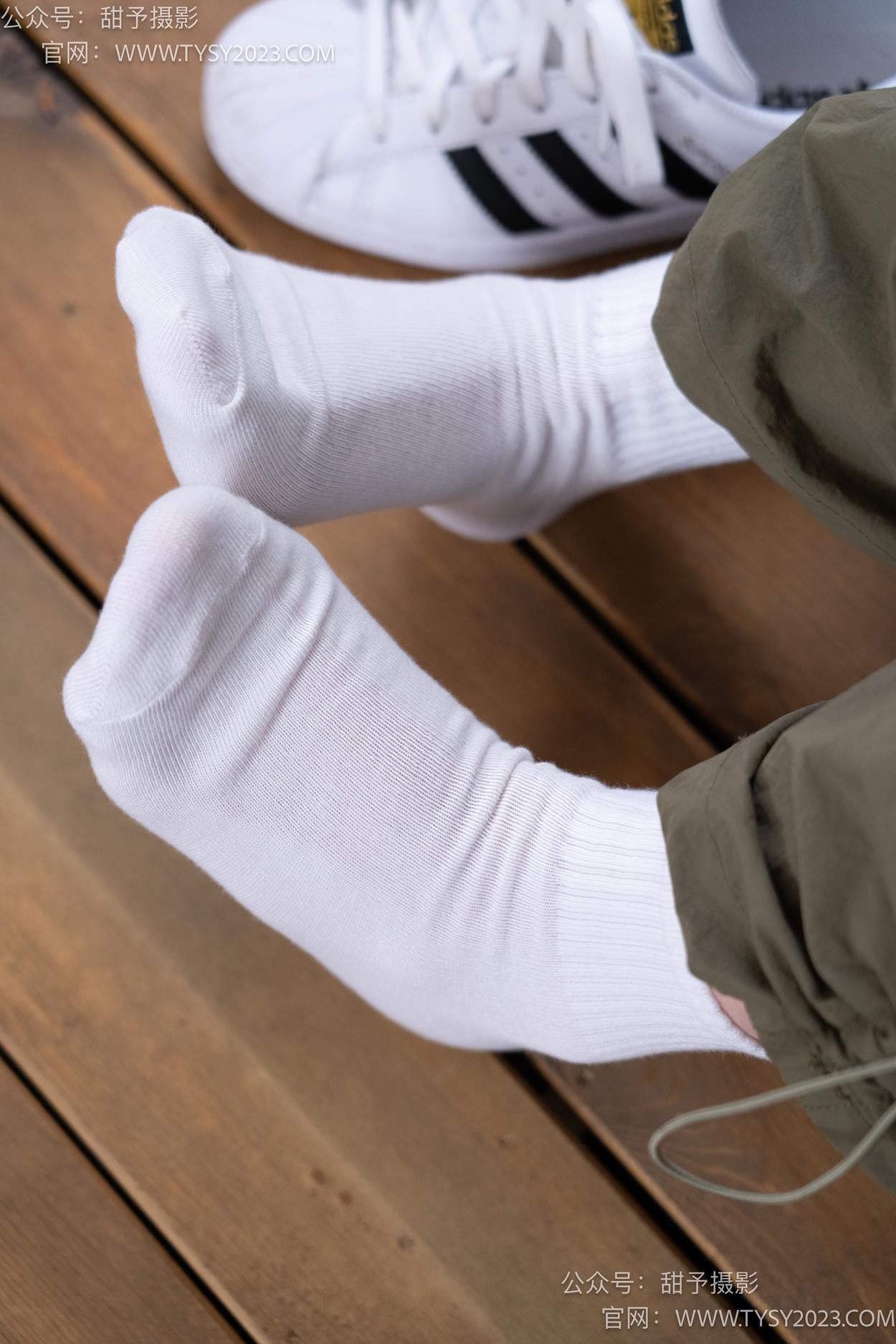 图片[26]-甜予摄影 NO.161 双双-板鞋、白棉袜、裸足[86P] – 速更版-美库