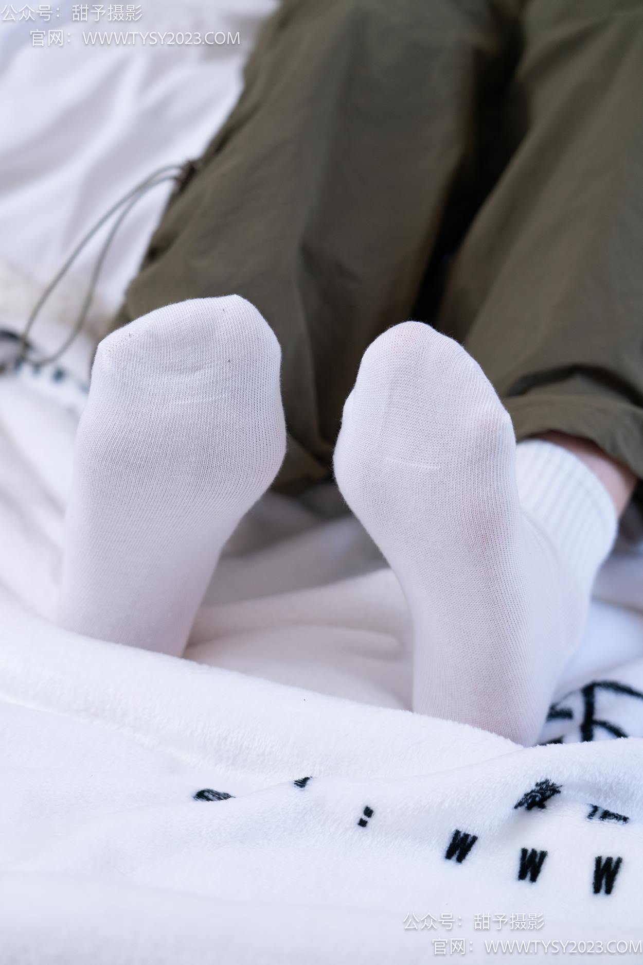 图片[34]-甜予摄影 NO.161 双双-板鞋、白棉袜、裸足[86P] – 速更版-美库