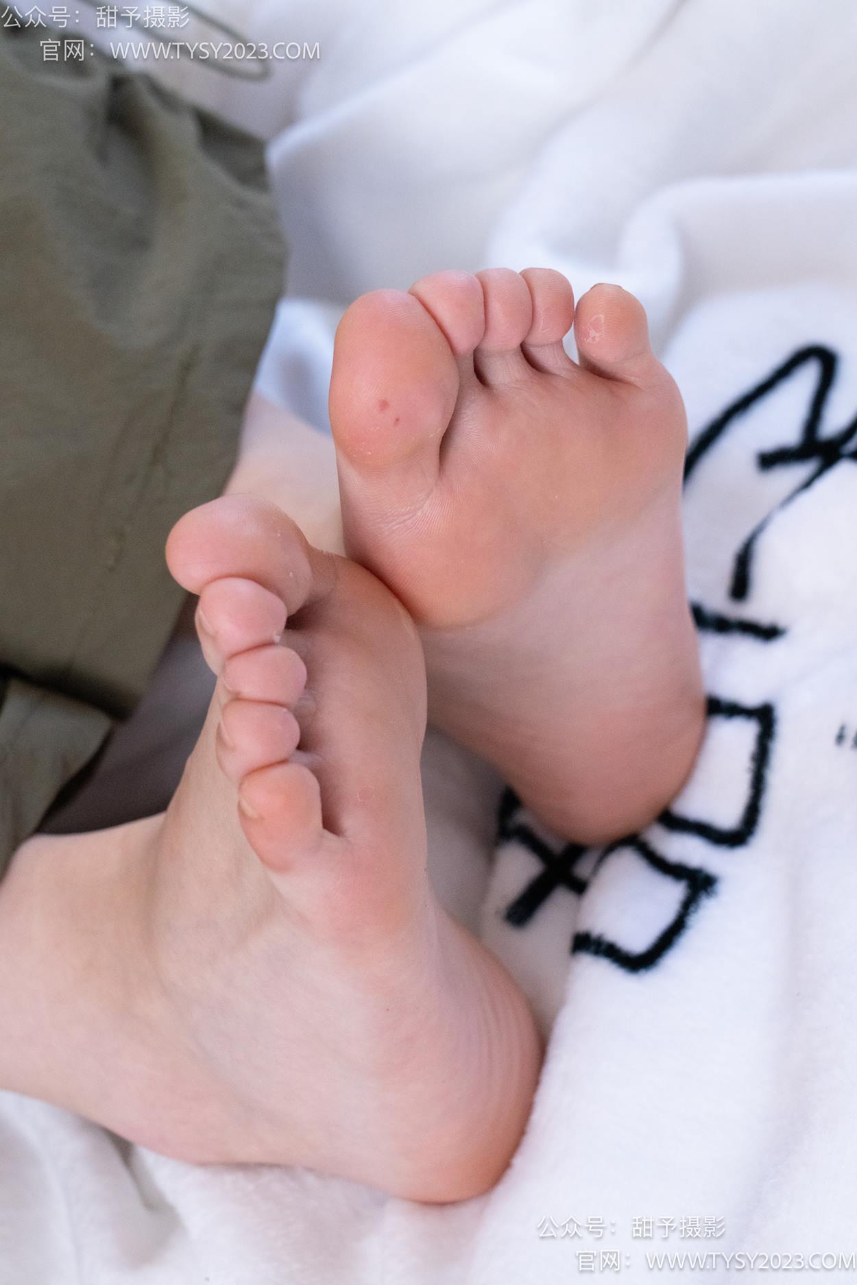 图片[79]-甜予摄影 NO.161 双双-板鞋、白棉袜、裸足[86P] – 速更版-美库