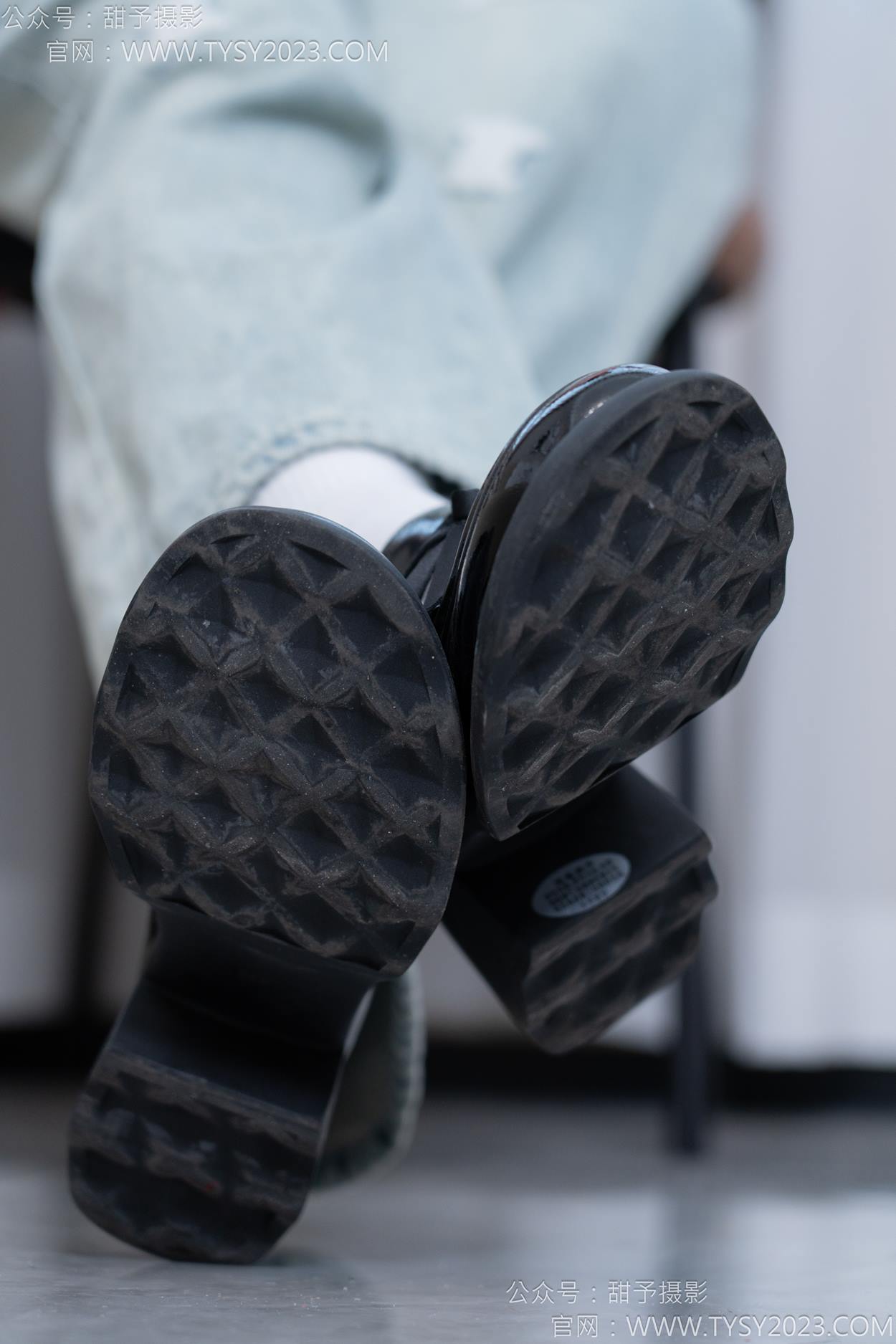 图片[17]-甜予摄影 NO.162 知知-皮鞋、白棉袜、裸足[84P] – 速更版-美库